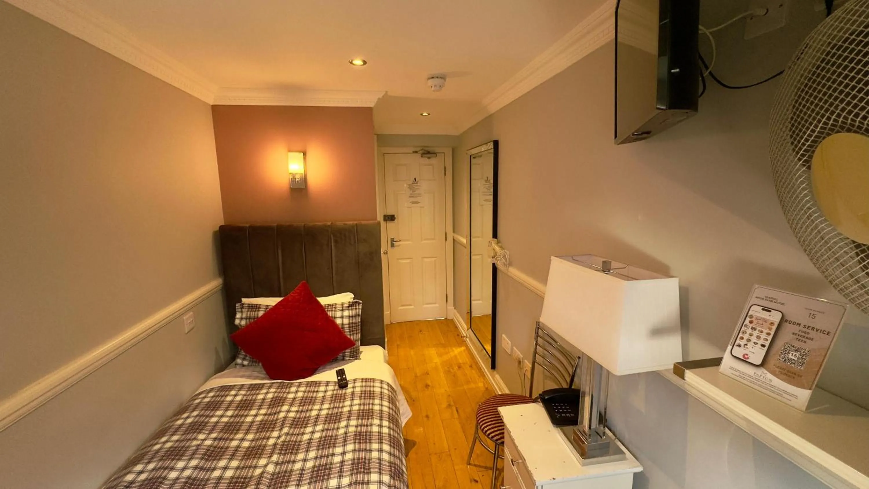 Bed in Classic Hyde Park Hotel