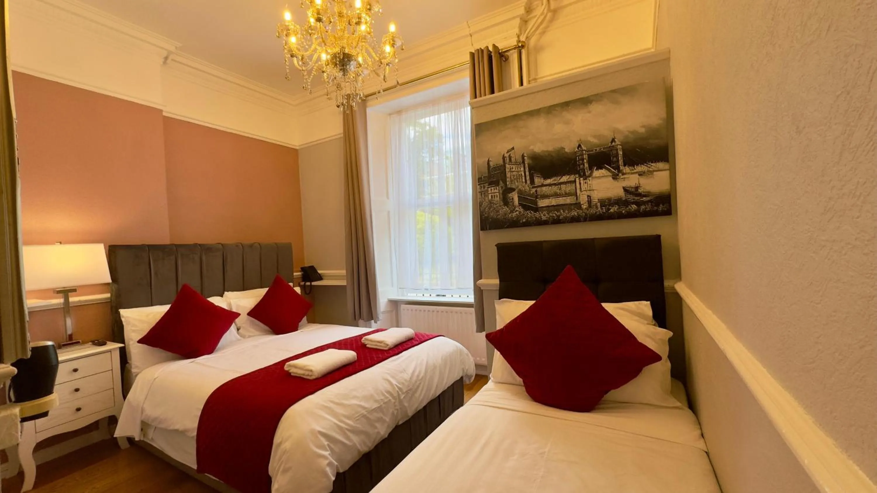 Bed in Classic Hyde Park Hotel