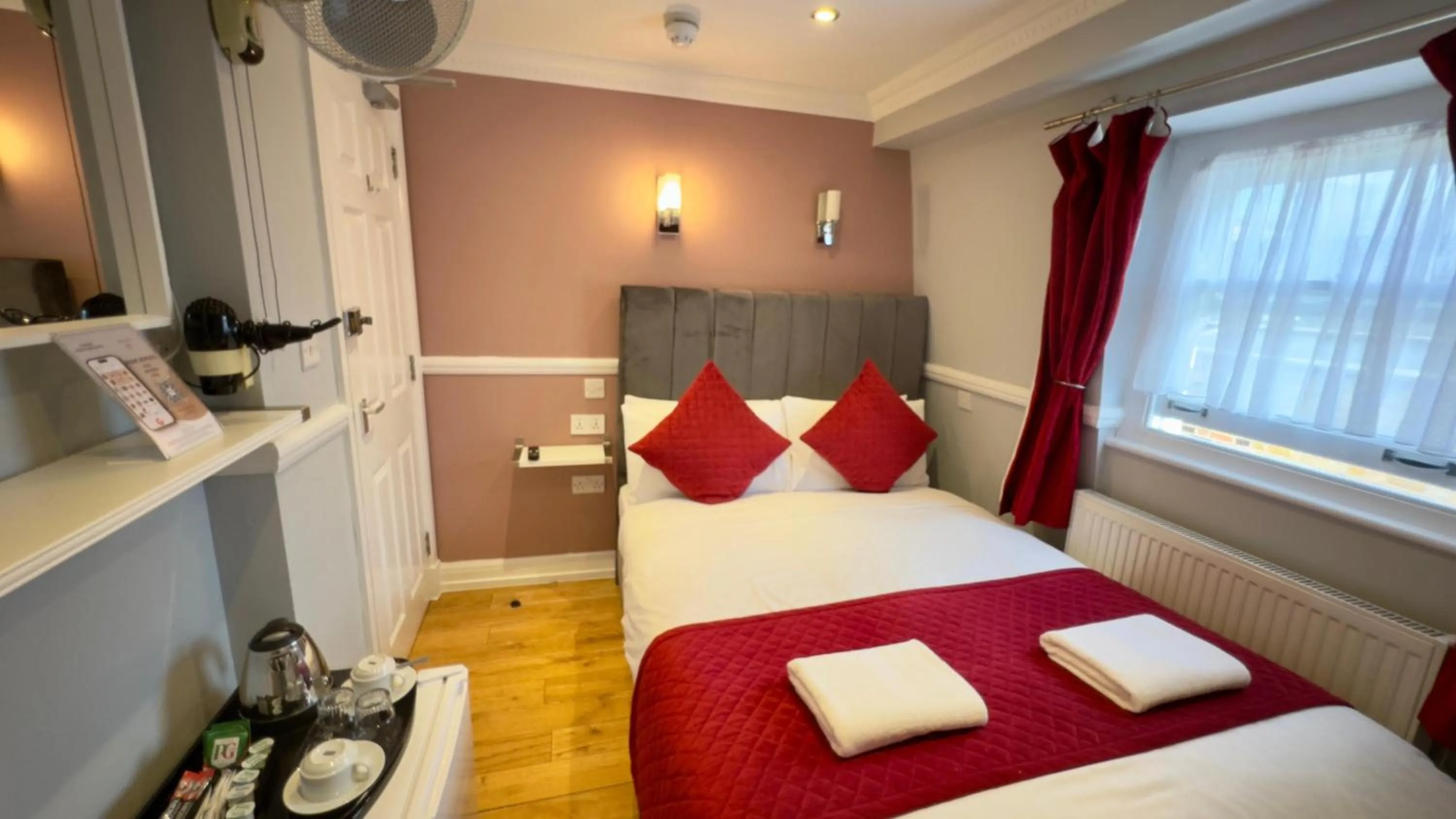 Bed in Classic Hyde Park Hotel