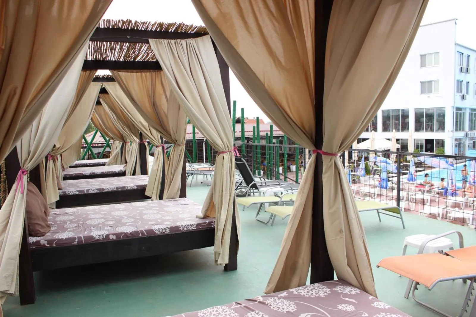 Swimming pool, Bed in Flamingo Resort