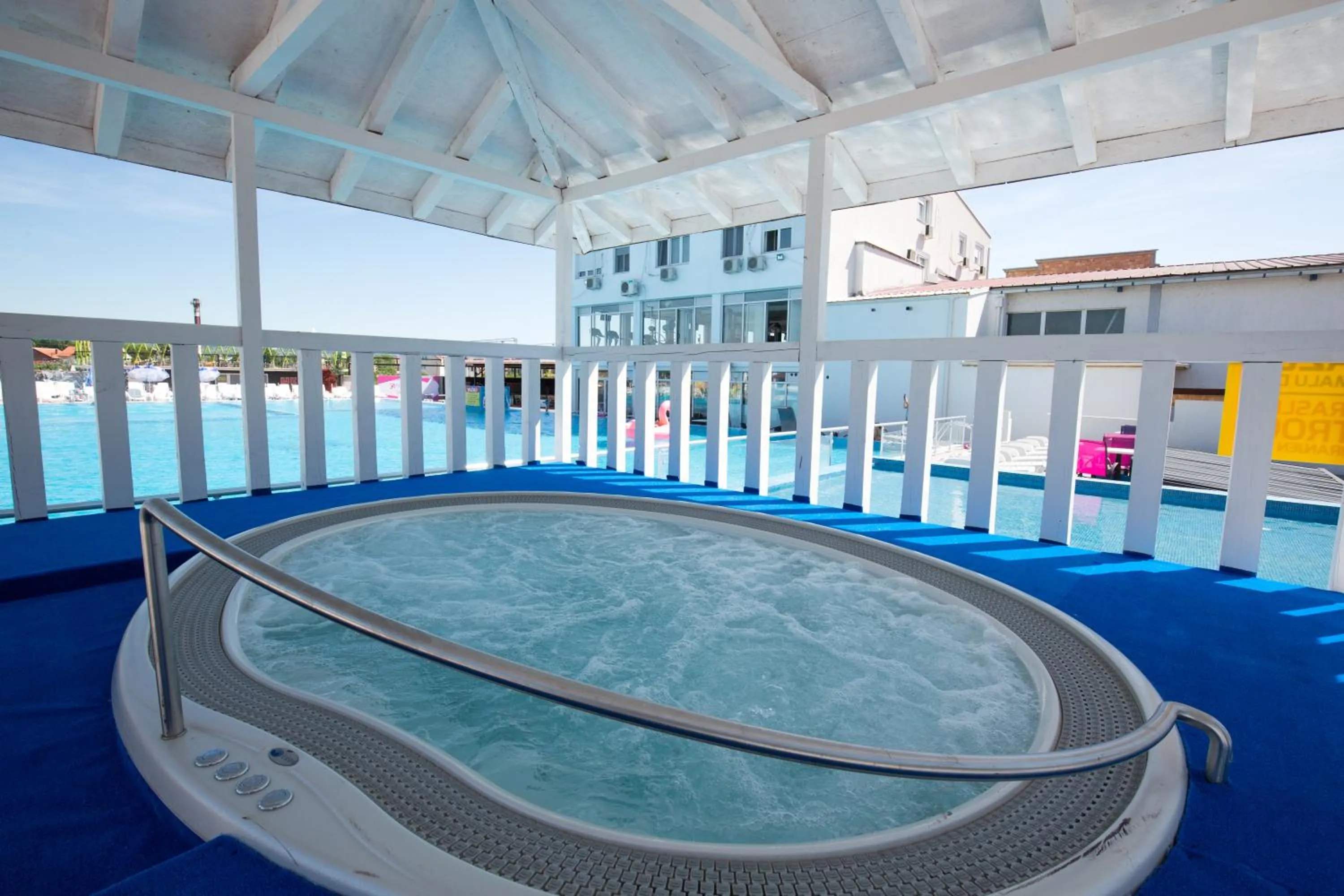 Swimming pool in Flamingo Resort