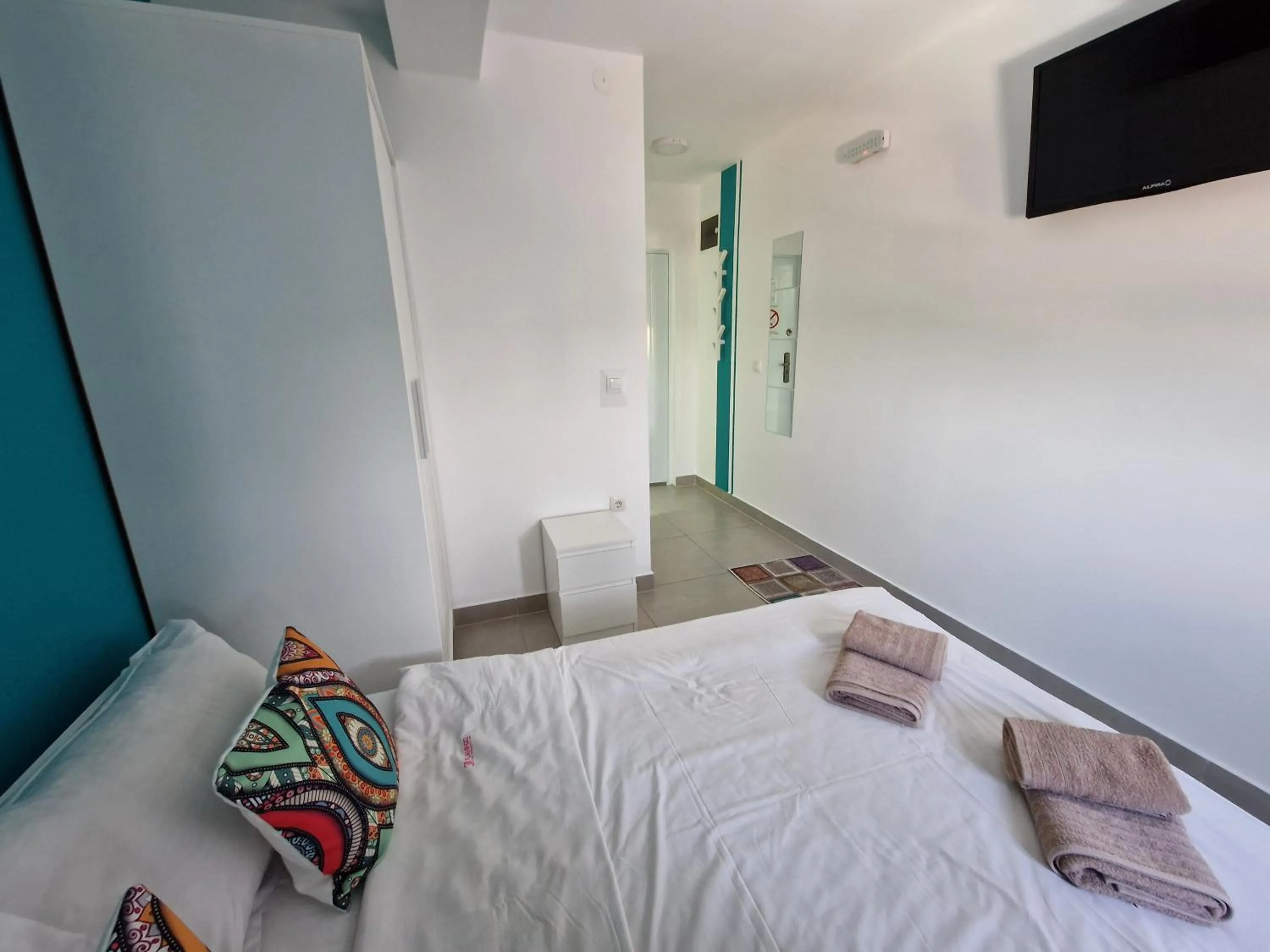 Communal lounge/ TV room, Bed in Flamingo Resort