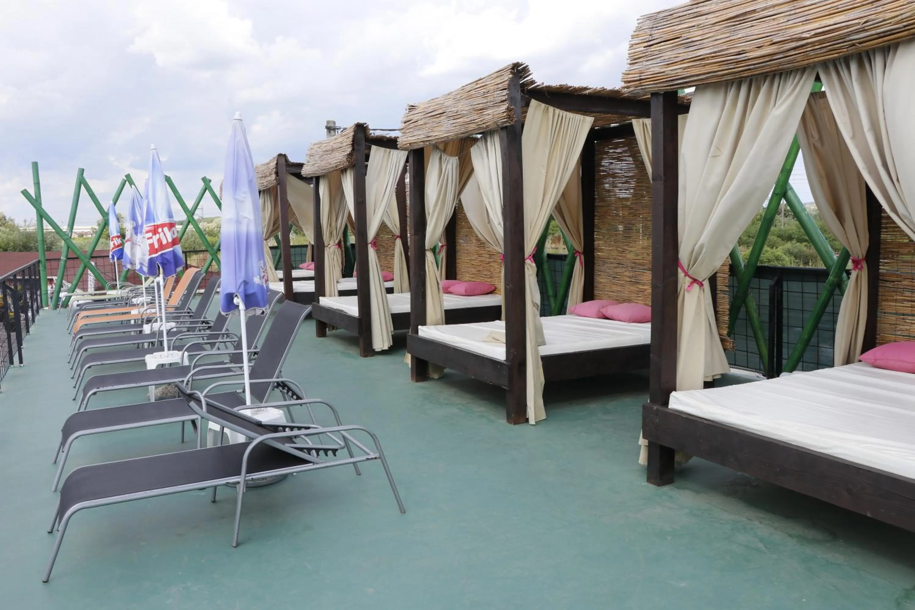 Swimming pool, Bed in Flamingo Resort