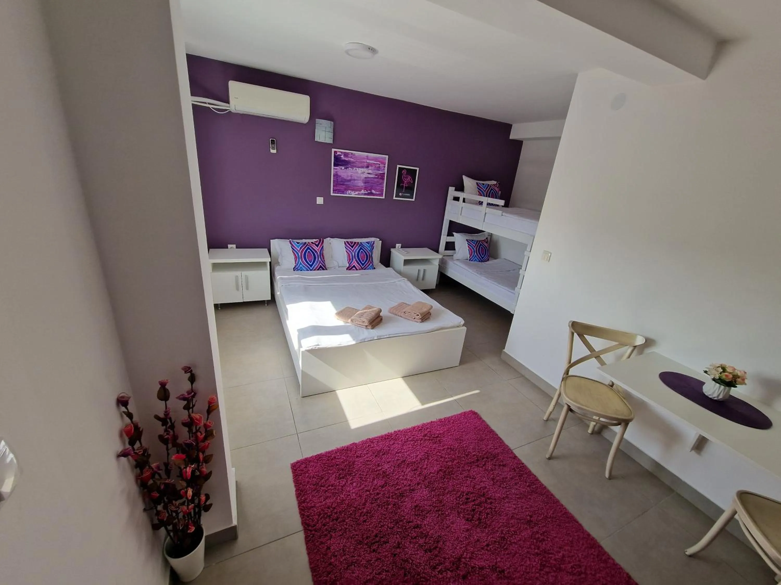 Photo of the whole room, Bed in Flamingo Resort