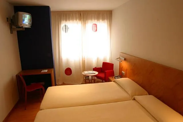 Photo of the whole room, Bed in AB Murias Blancas