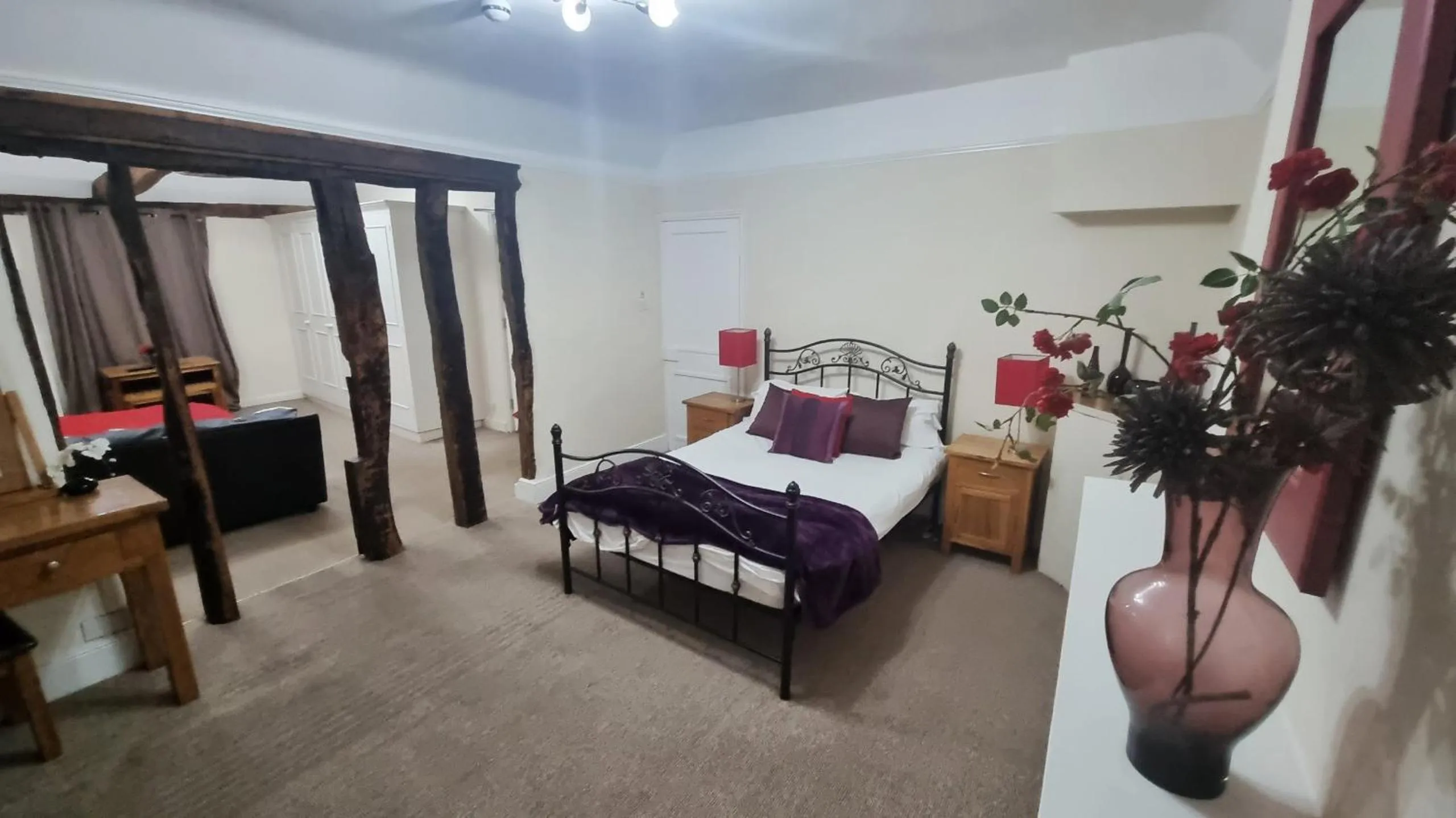 Bedroom, Bed in The George & Dragon Hotel