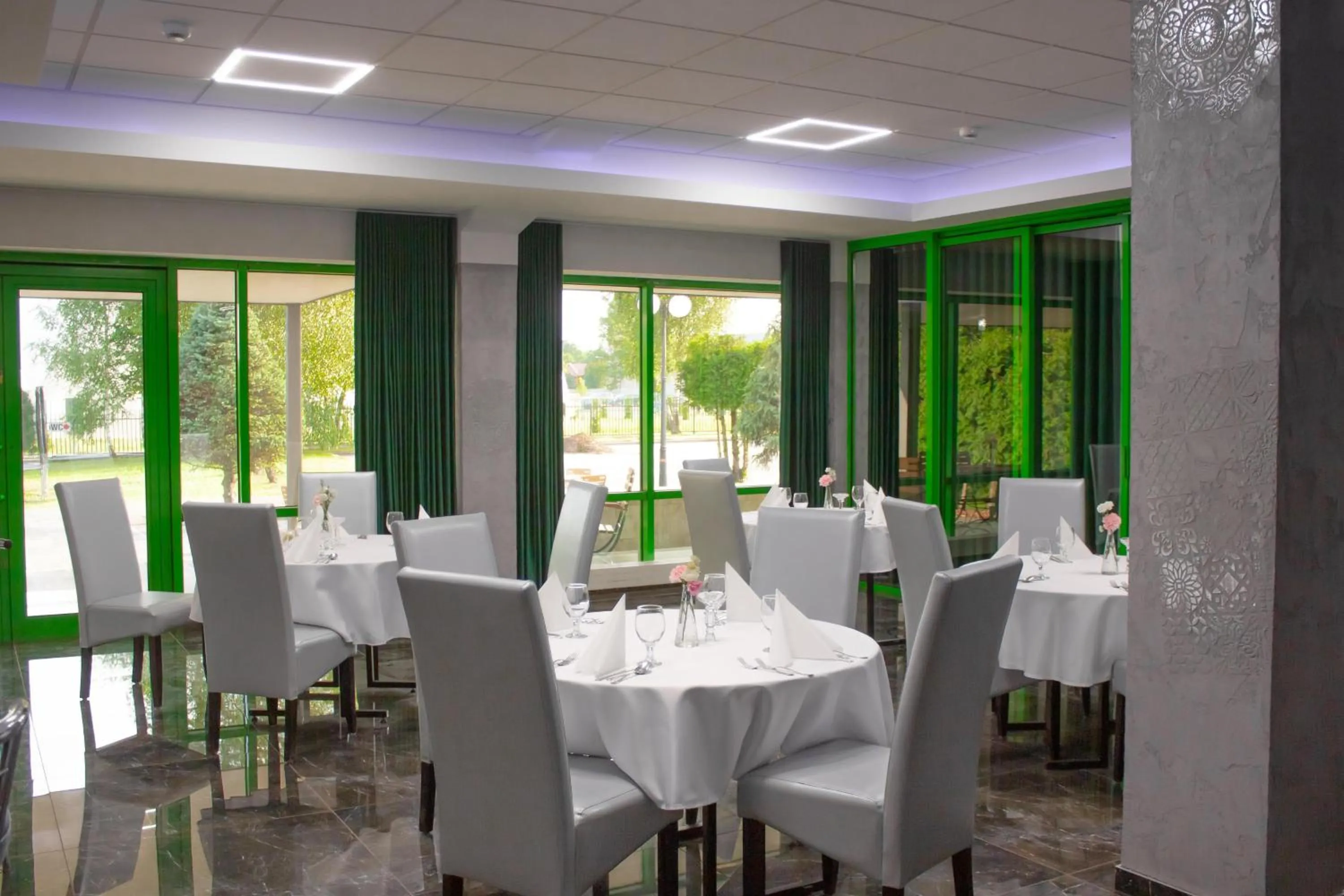 Restaurant/places to eat in Hotel Promenada Biznes & Wypoczynek