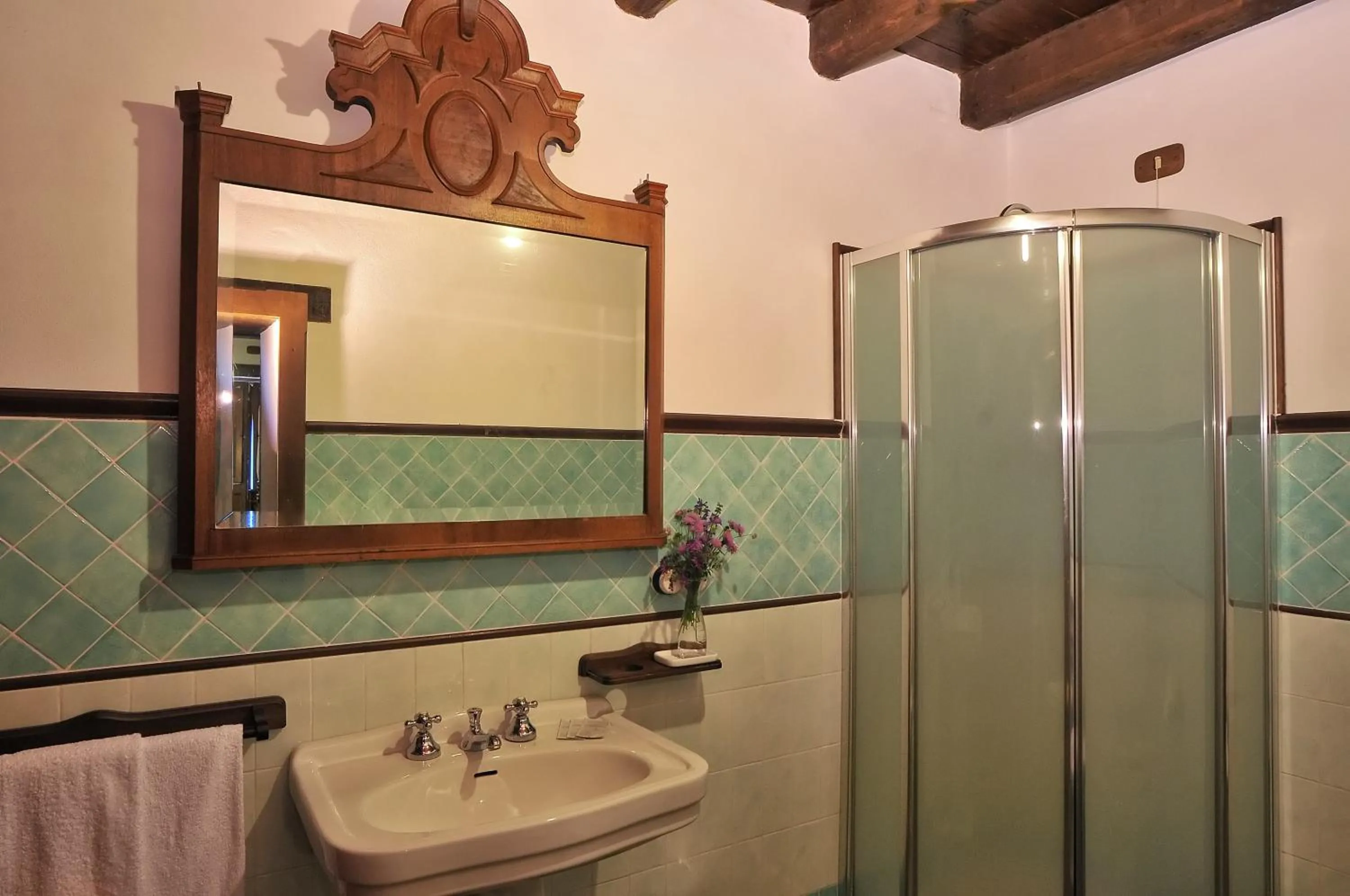 Bathroom in Agriturismo del Cimone