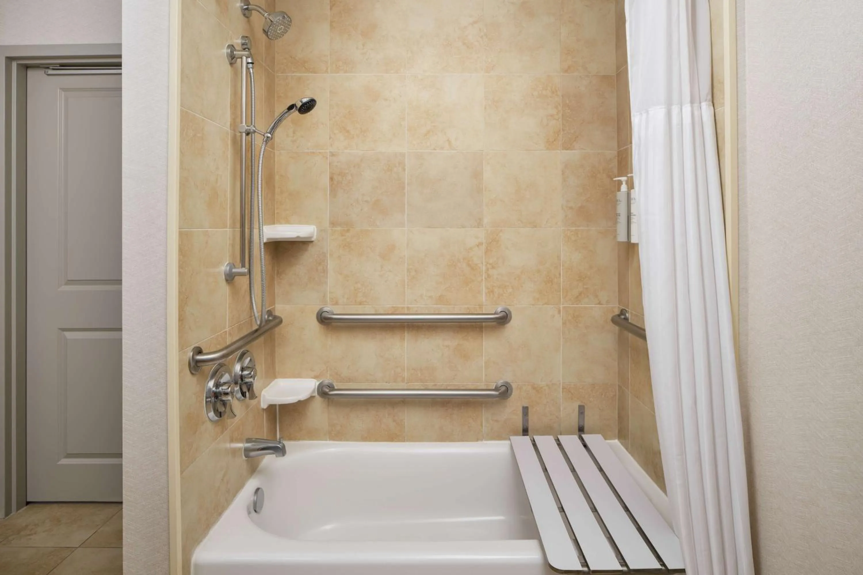 Bathroom in Hilton Garden Inn El Paso Airport