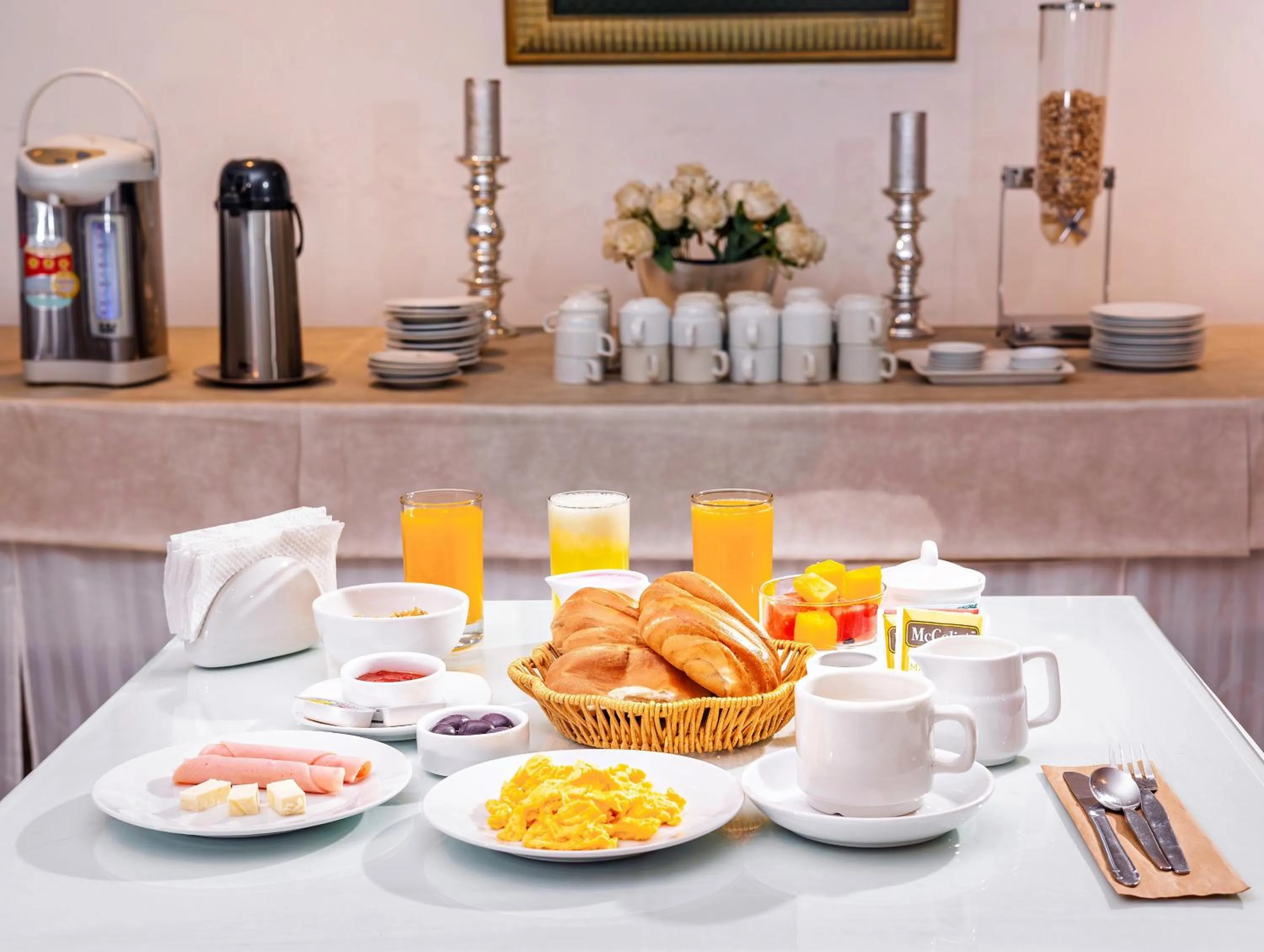 Food and drinks in Gran Bolivar Hotel - Trujillo, Perú