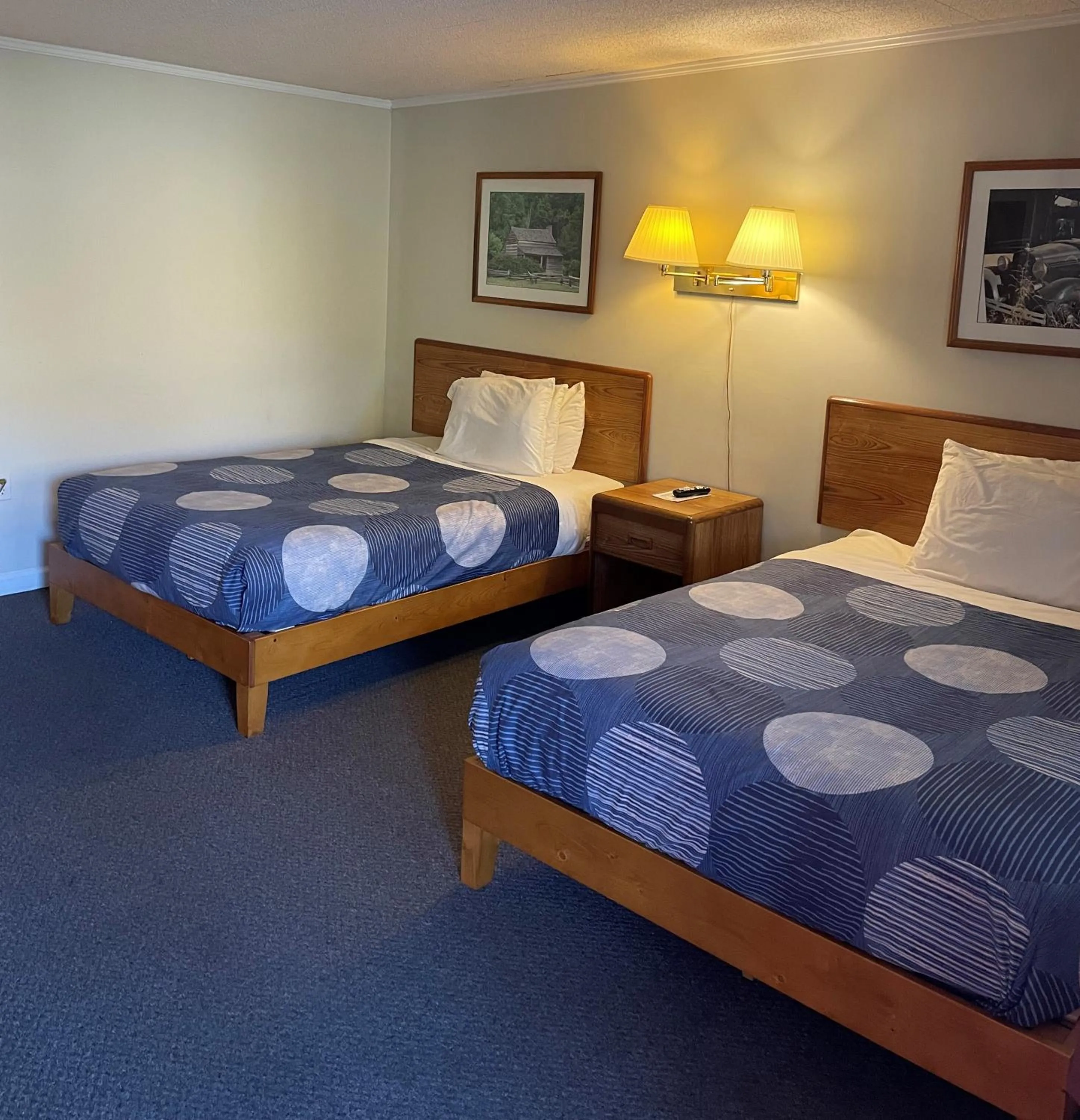 Bed in A Holiday Motel - Maggie Valley