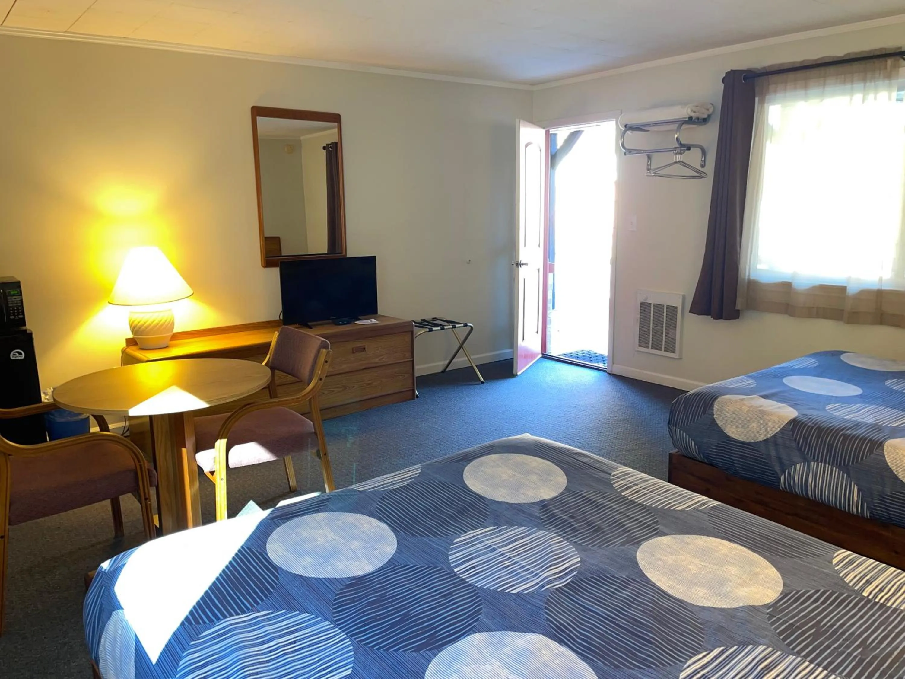 Bed in A Holiday Motel - Maggie Valley