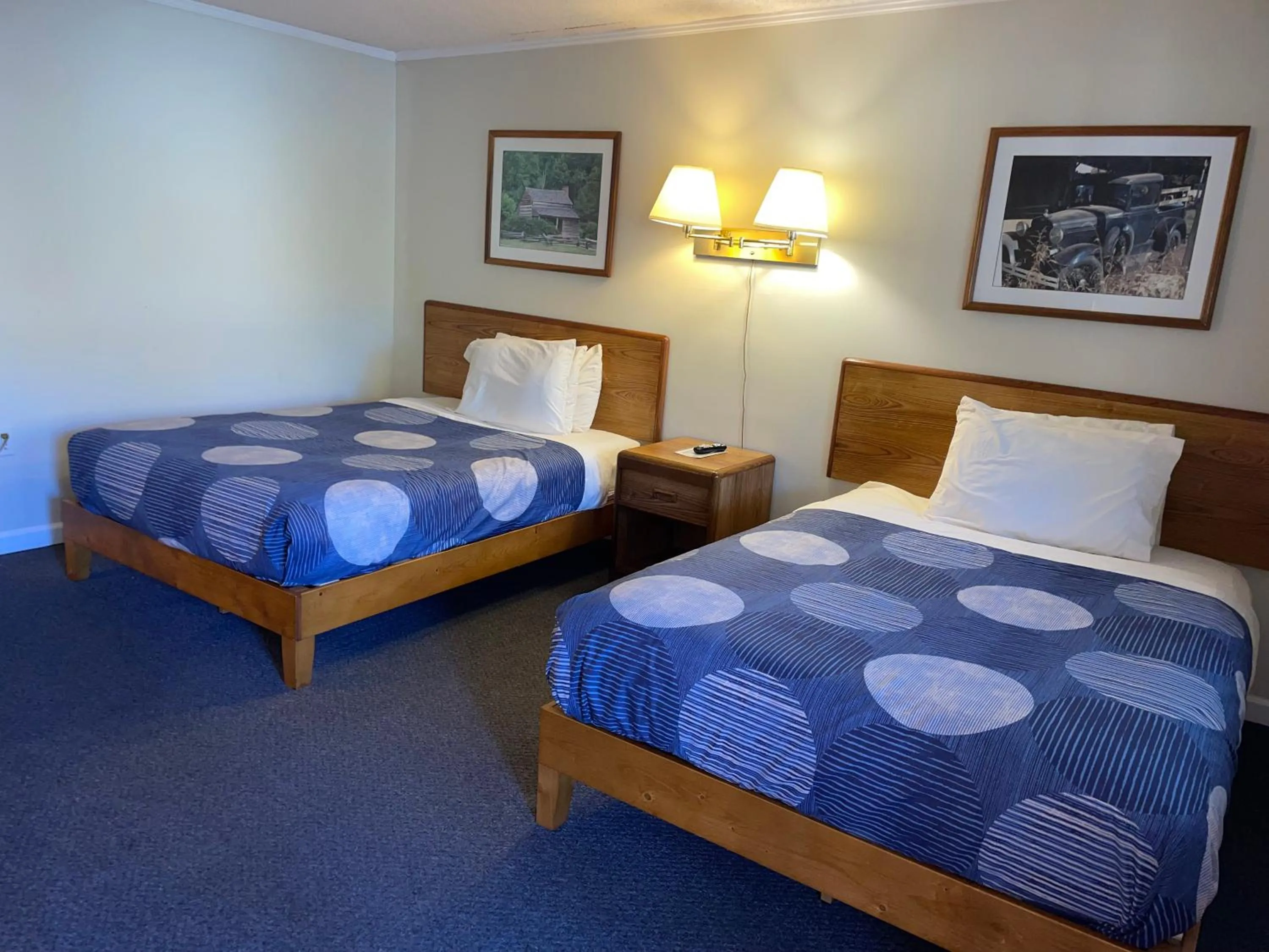 Bed in A Holiday Motel - Maggie Valley