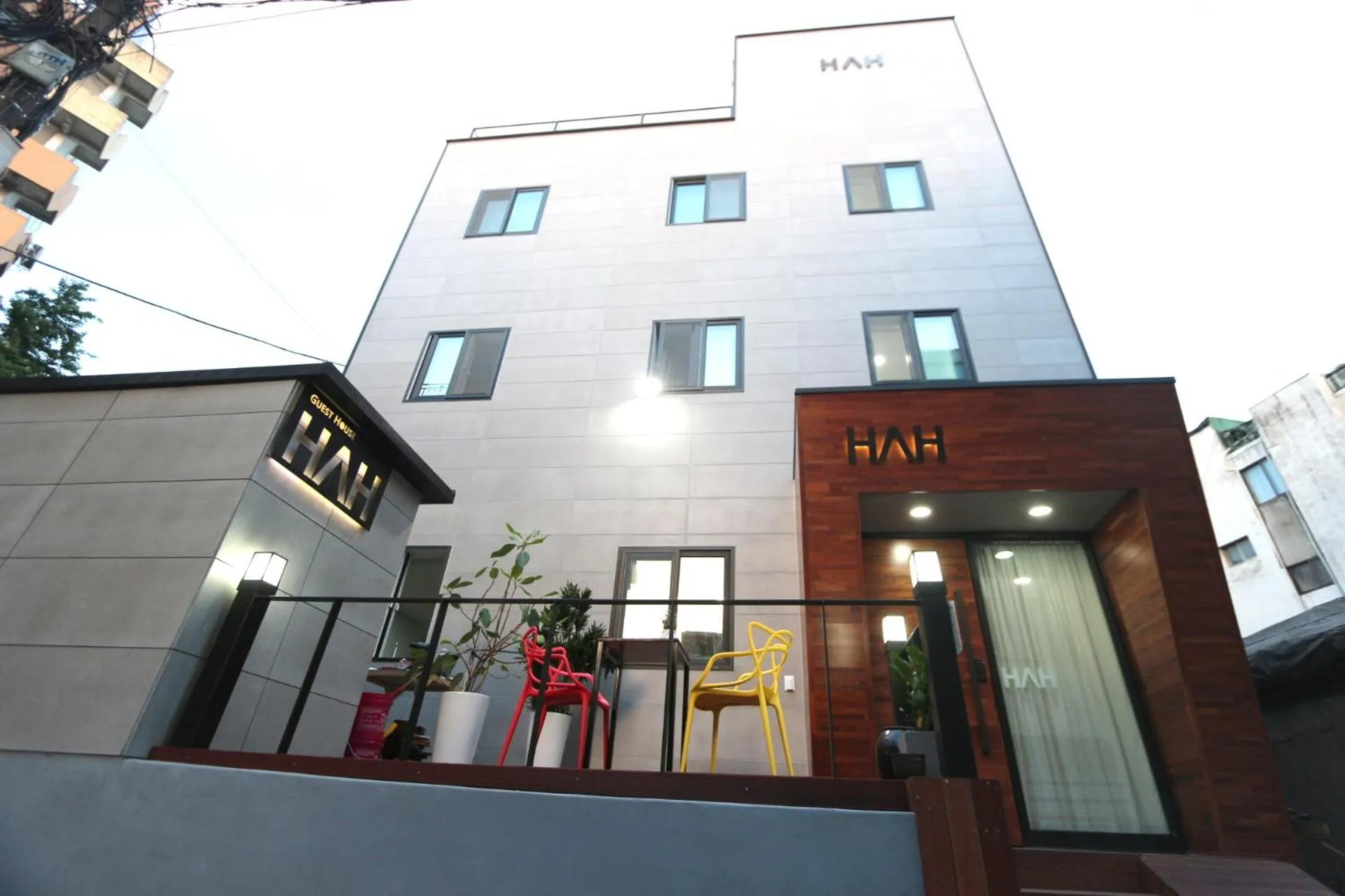 Facade/entrance in HAH Guesthouse