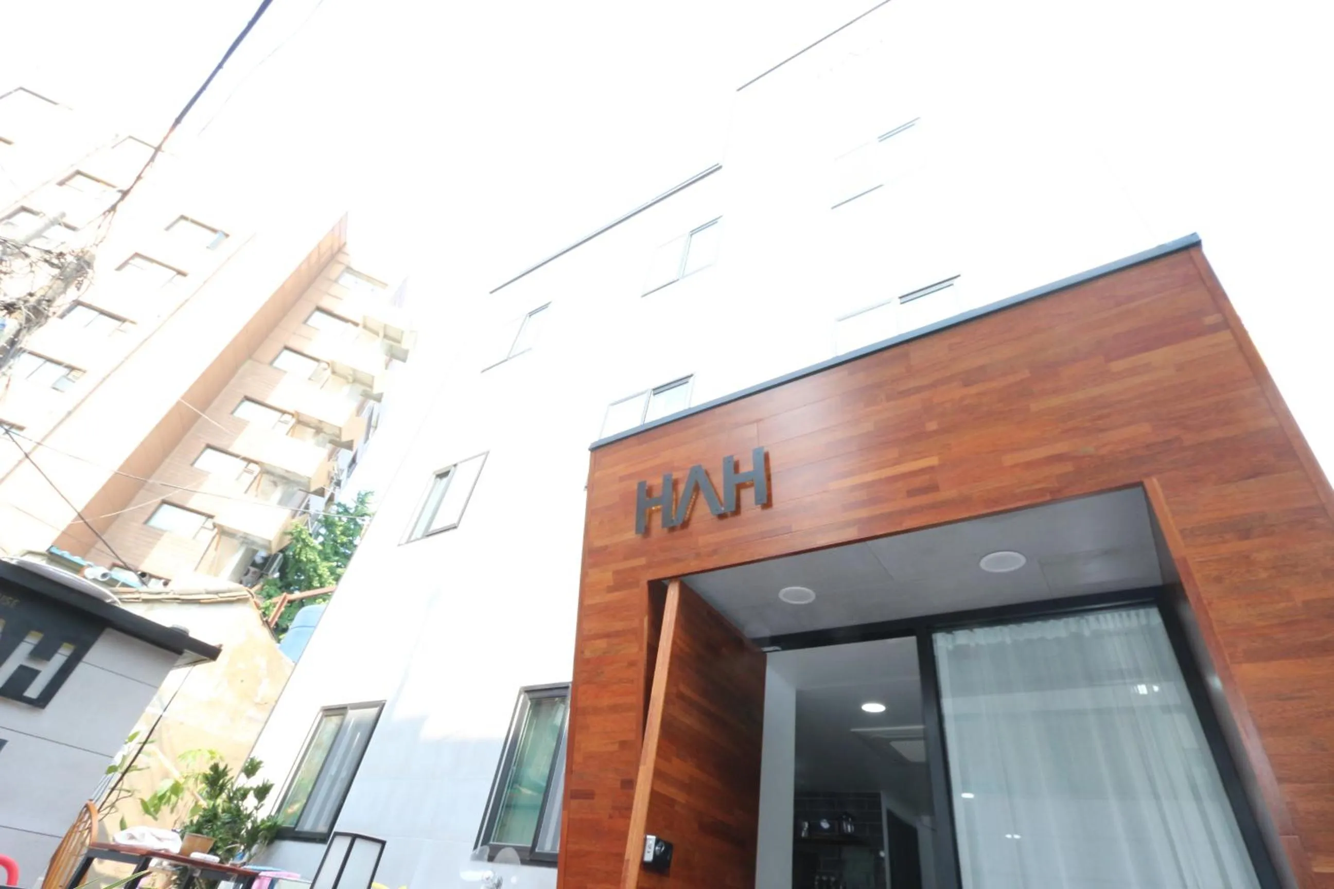 Facade/entrance in HAH Guesthouse