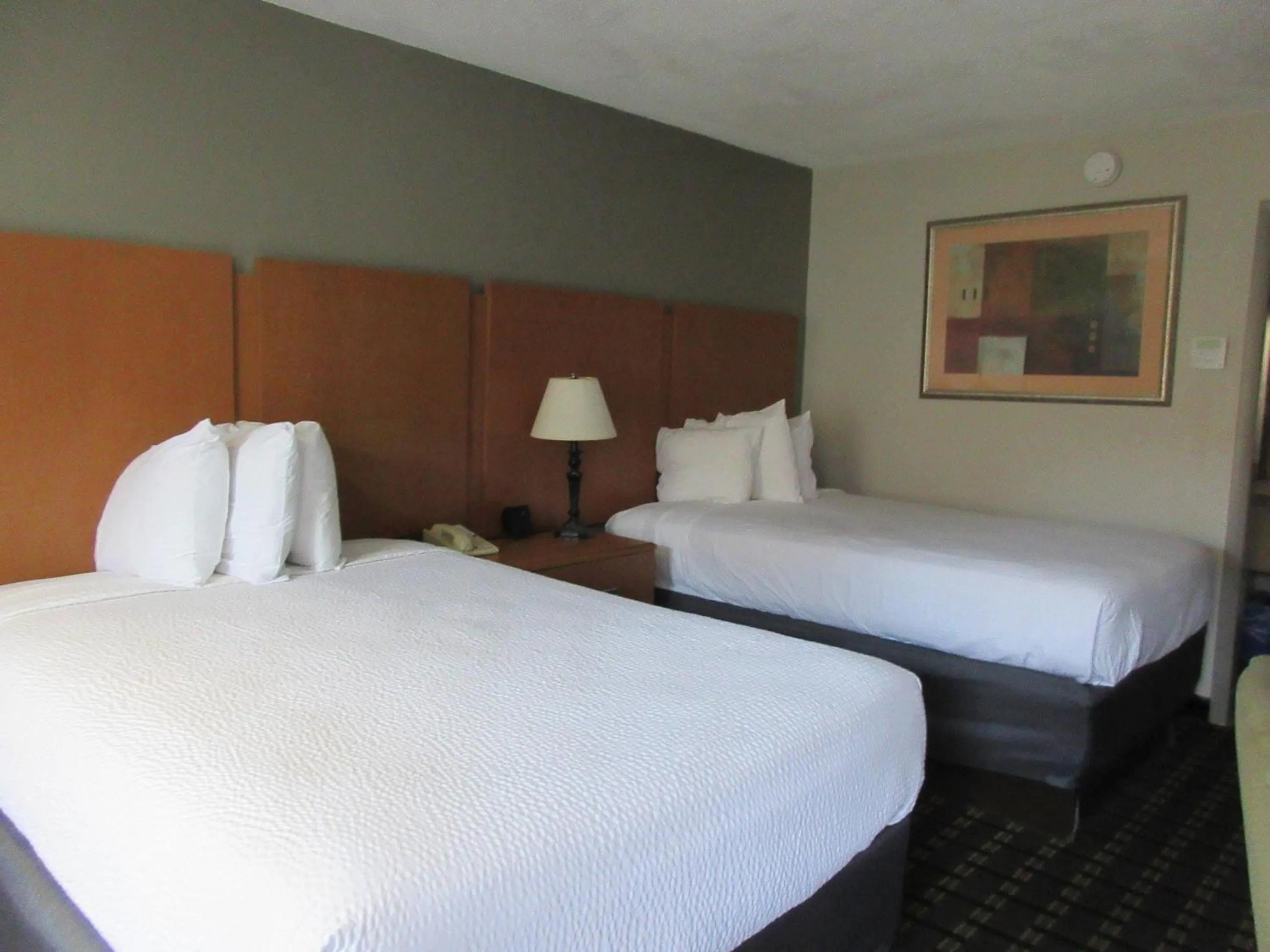 Bedroom, Bed in Clarion Inn Southern Pines - Pinehurst