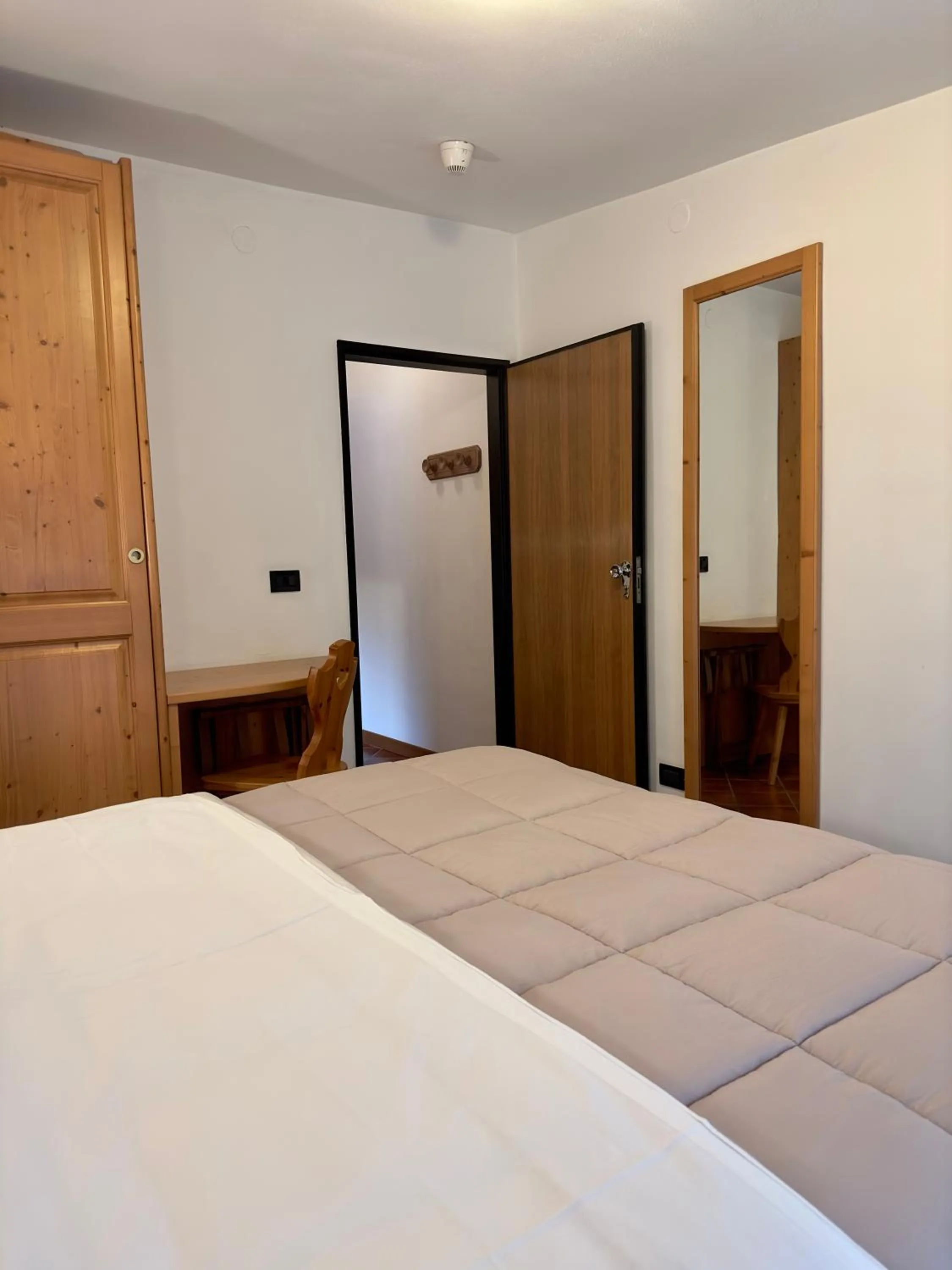 TV and multimedia, Bed in Hotel Zeni