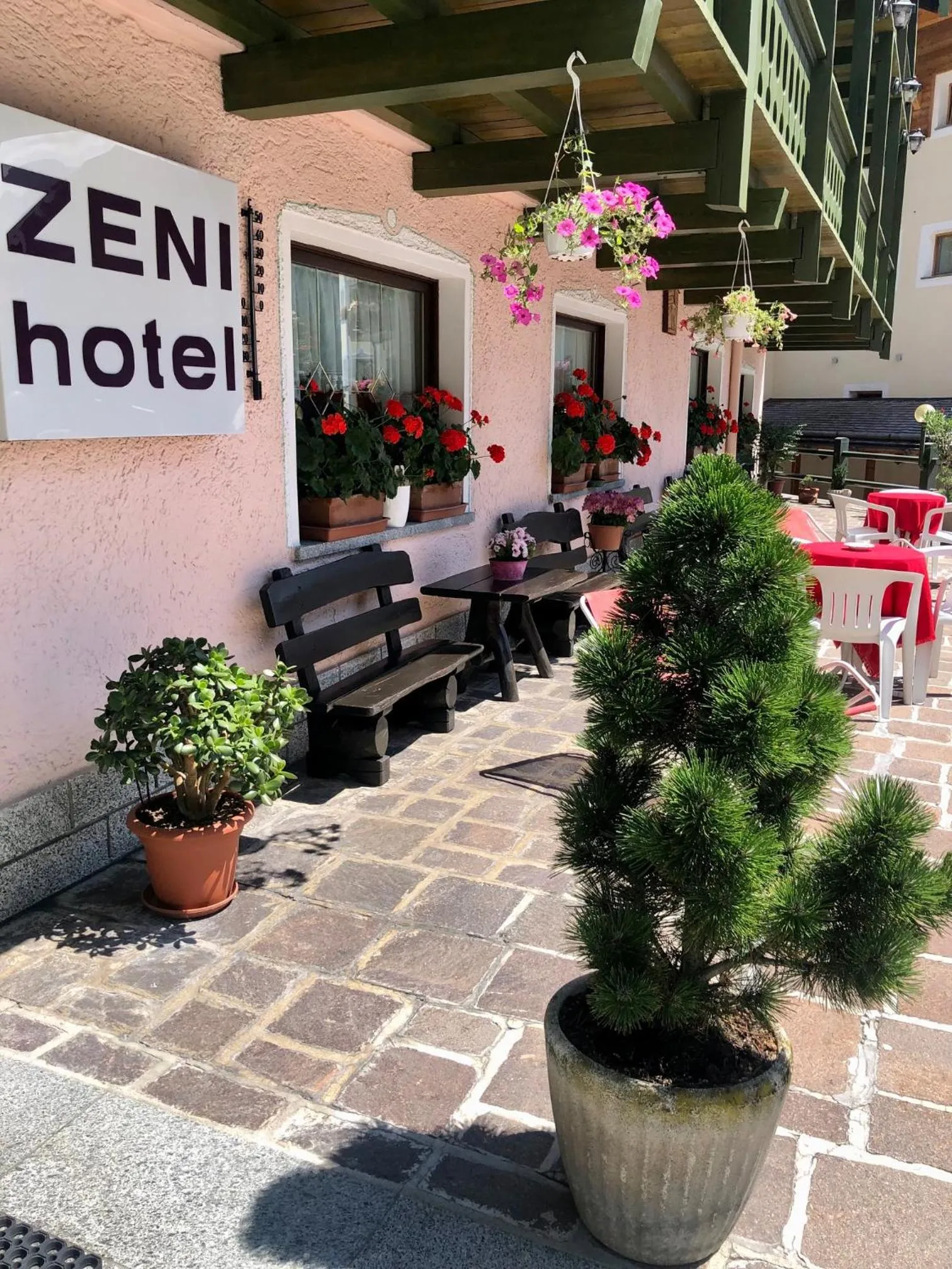 Property building in Hotel Zeni