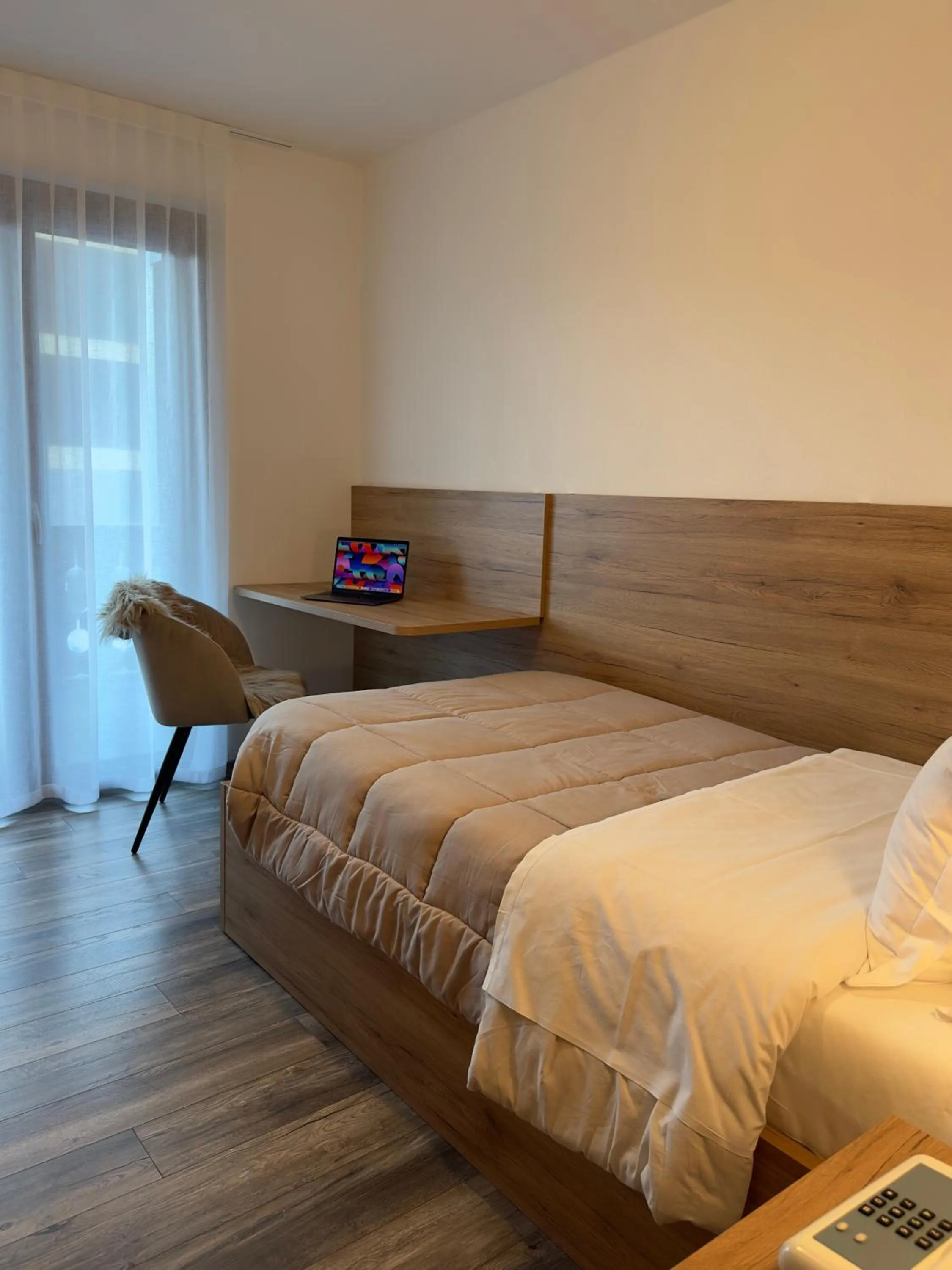 Winter, Bed in Hotel Zeni