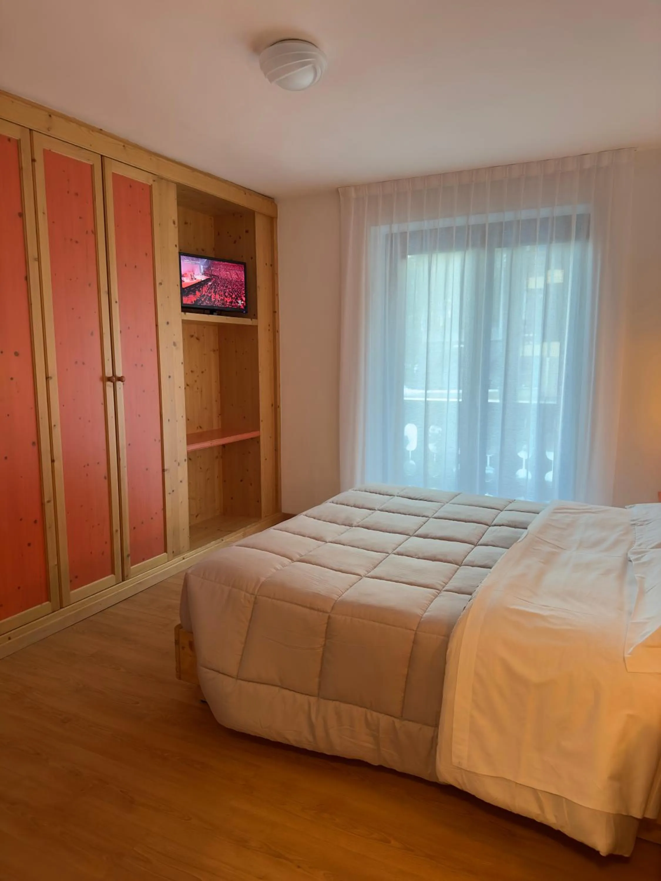 Staff, Bed in Hotel Zeni