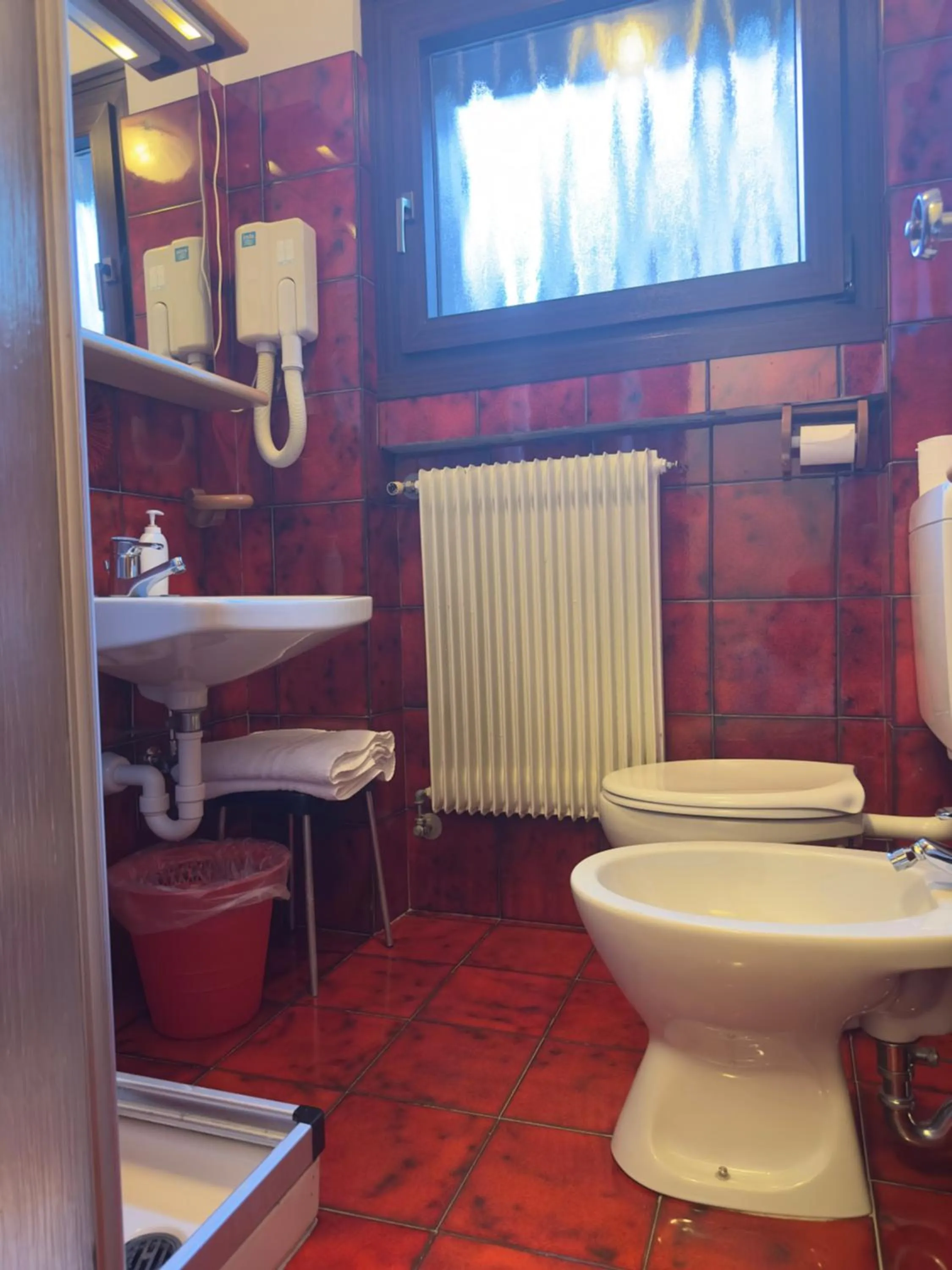 Shower in Hotel Zeni