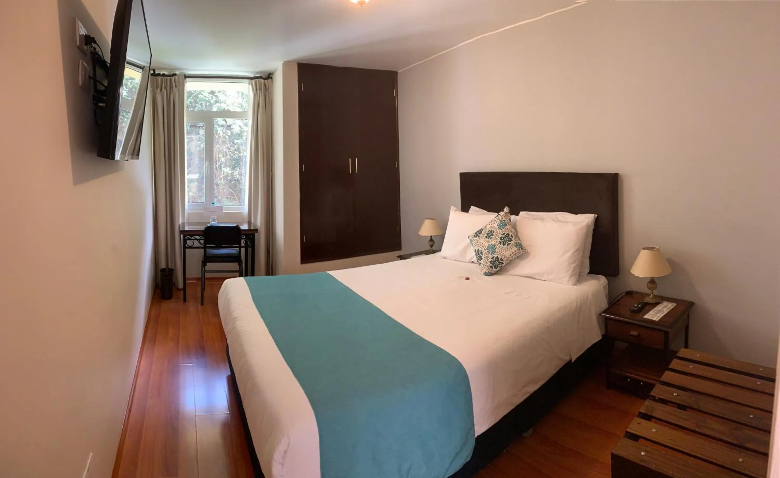 Photo of the whole room, Bed in Hotel Los Tambos Colonial