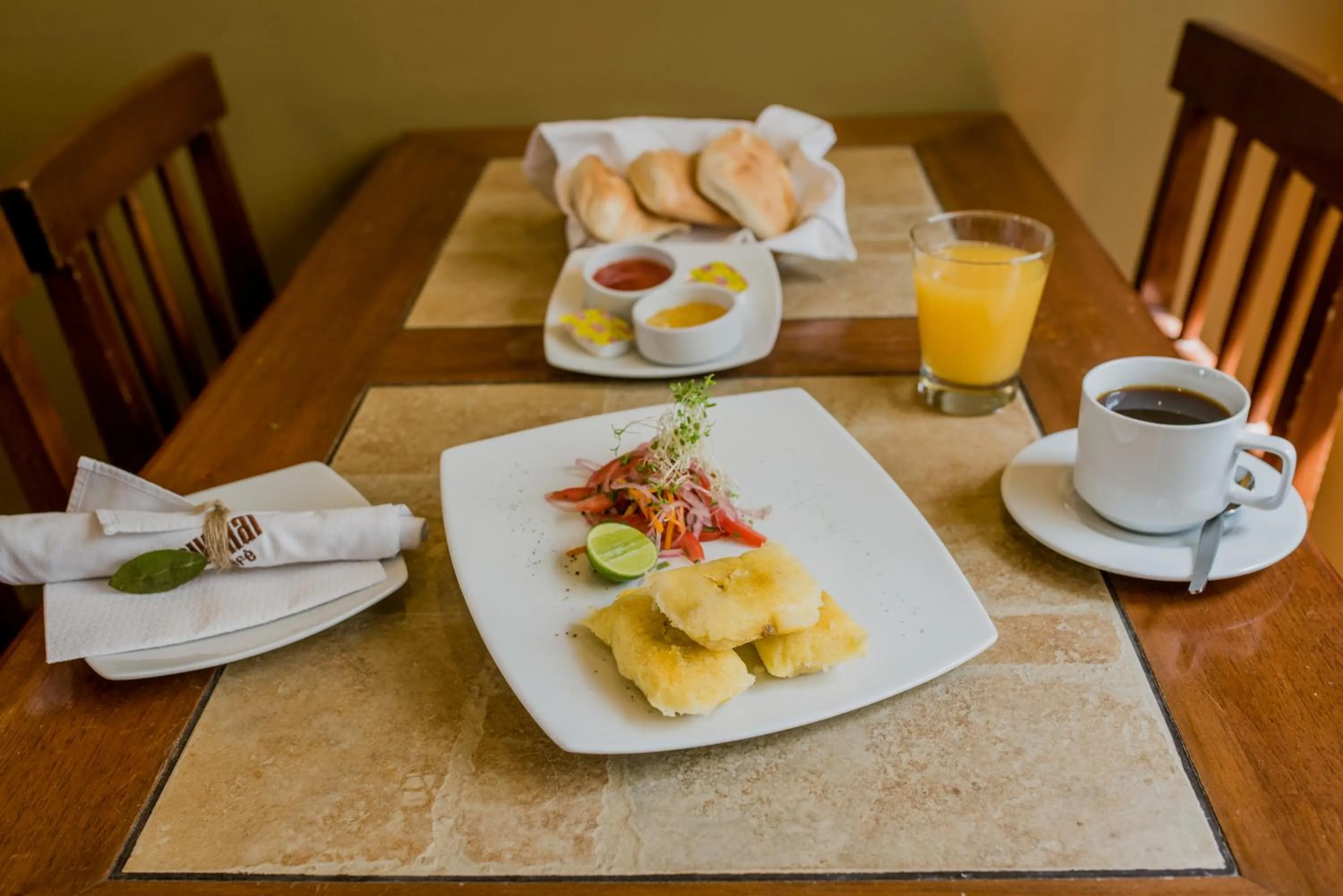 Breakfast in Hotel Los Tambos Colonial