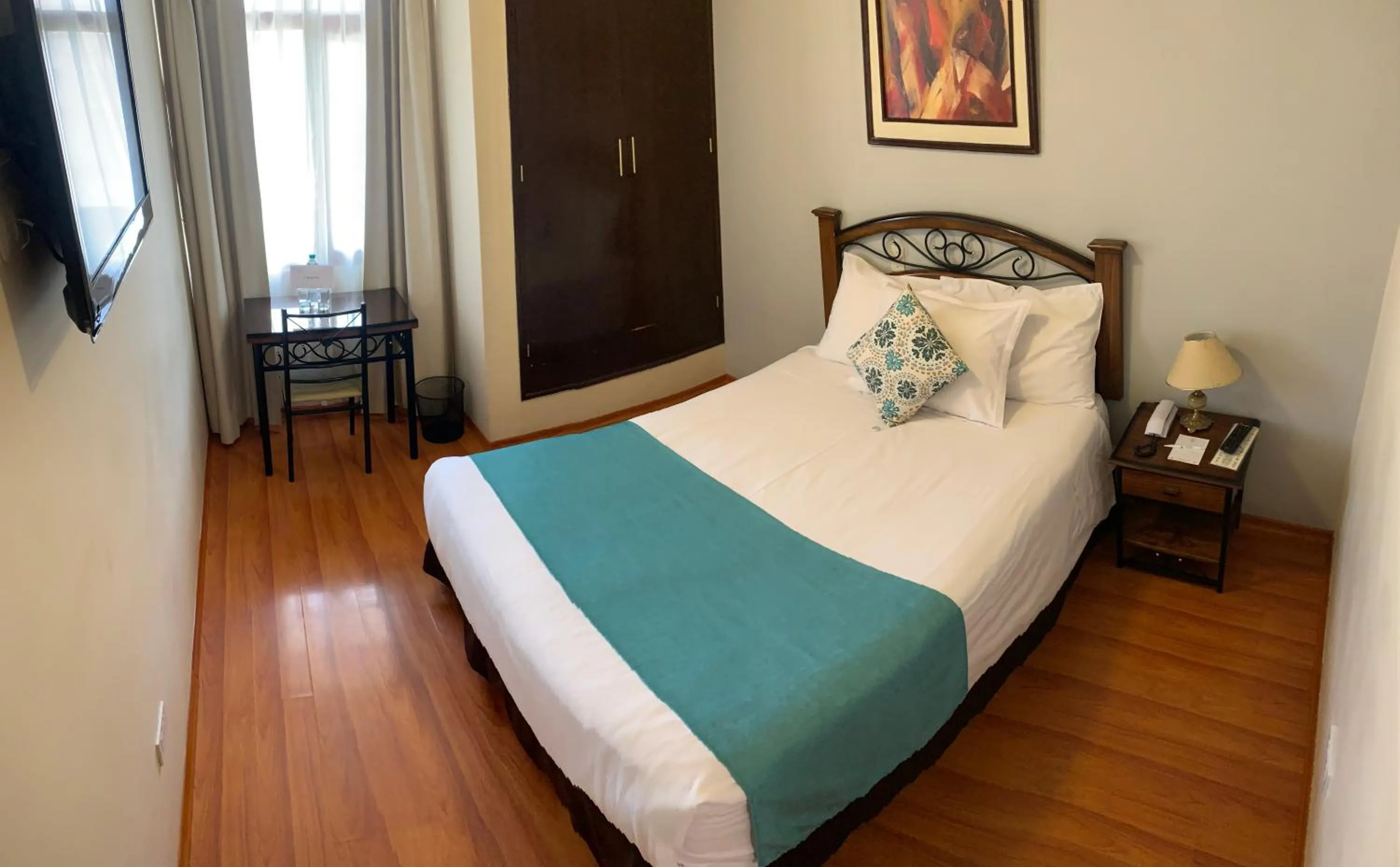 Photo of the whole room, Bed in Hotel Los Tambos Colonial