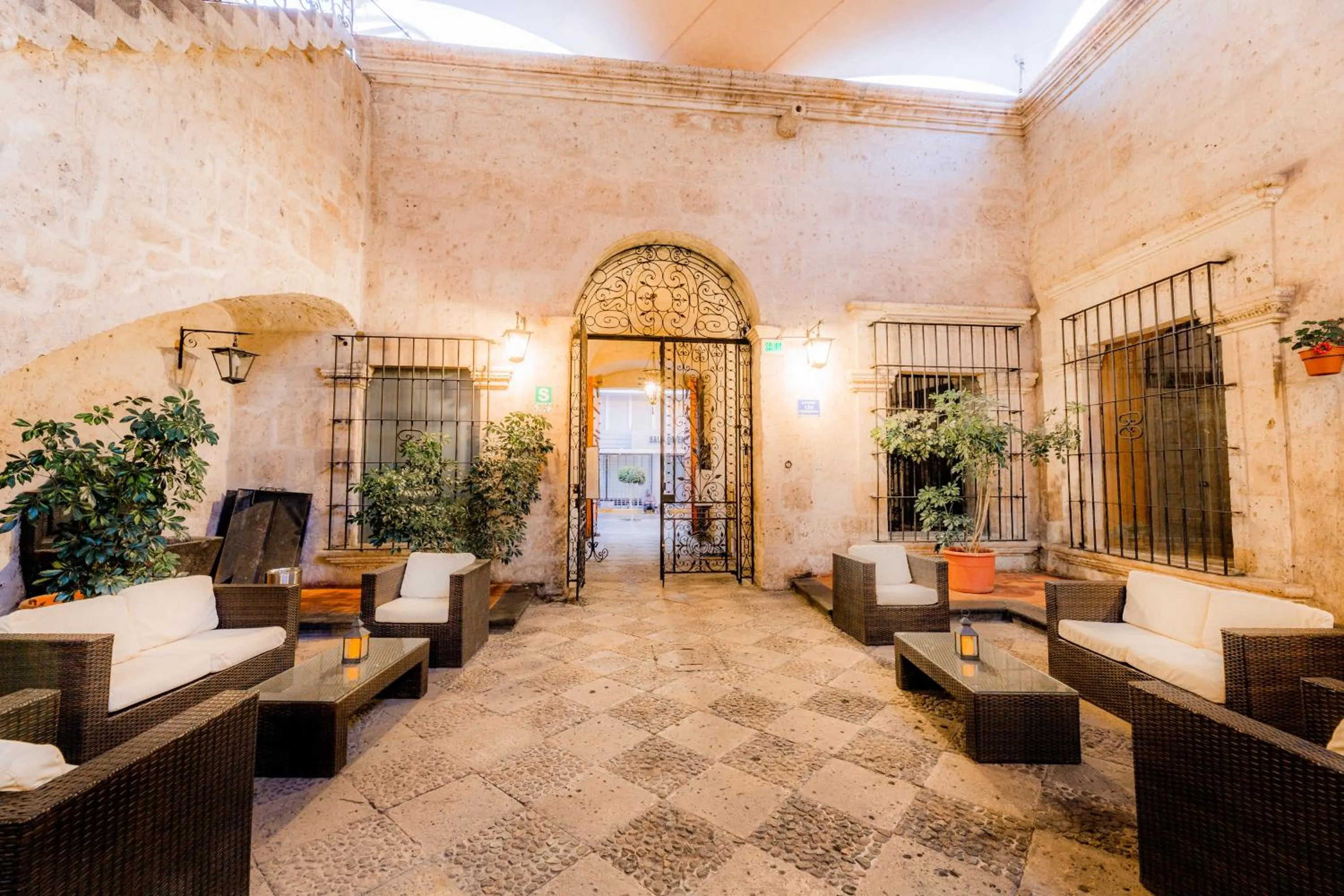 Lobby or reception in Hotel Los Tambos Colonial