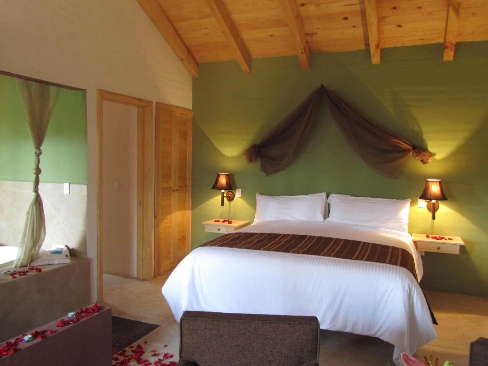 Photo of the whole room, Bed in Bosque Escondido