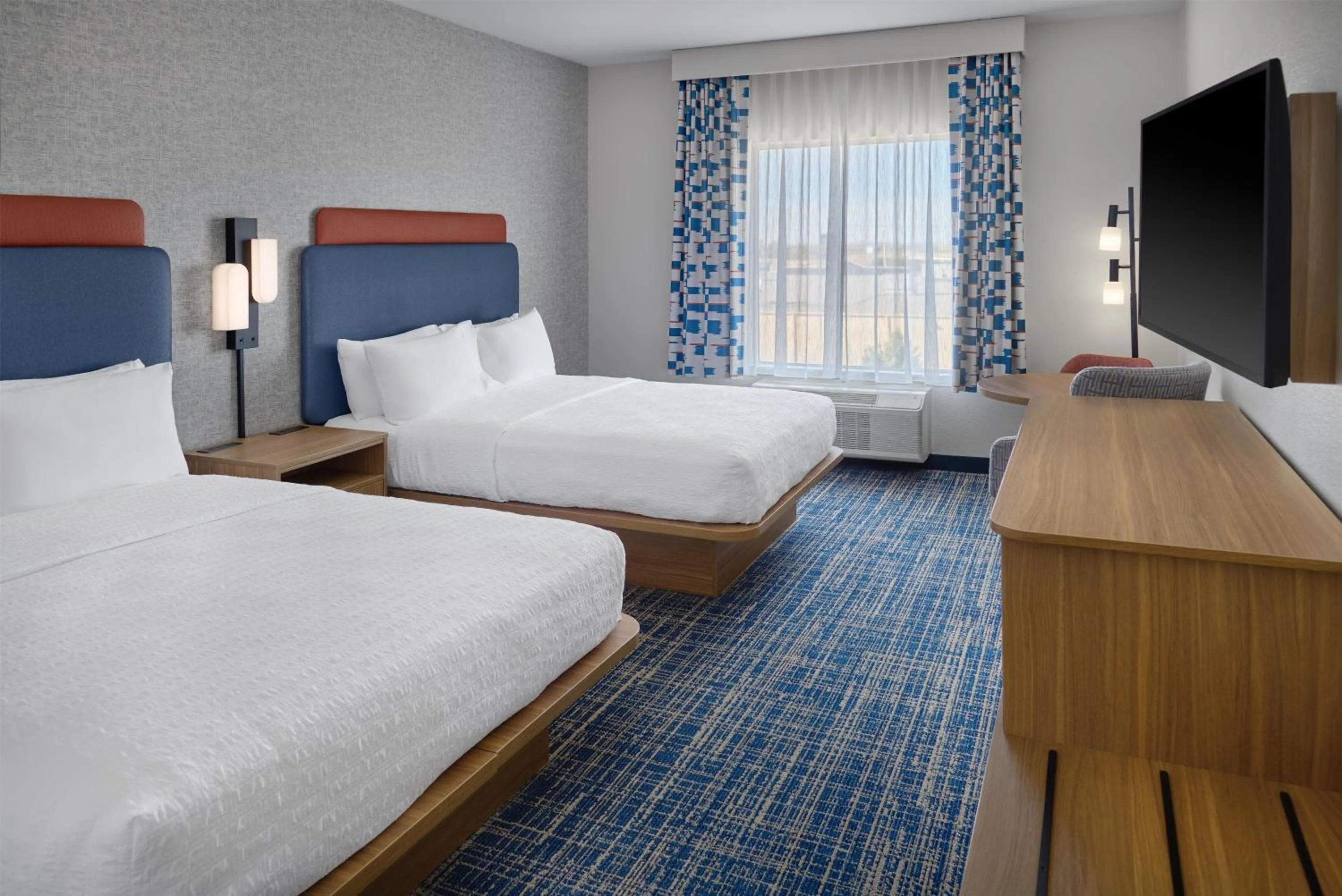 Bed in Hampton Inn Vernon