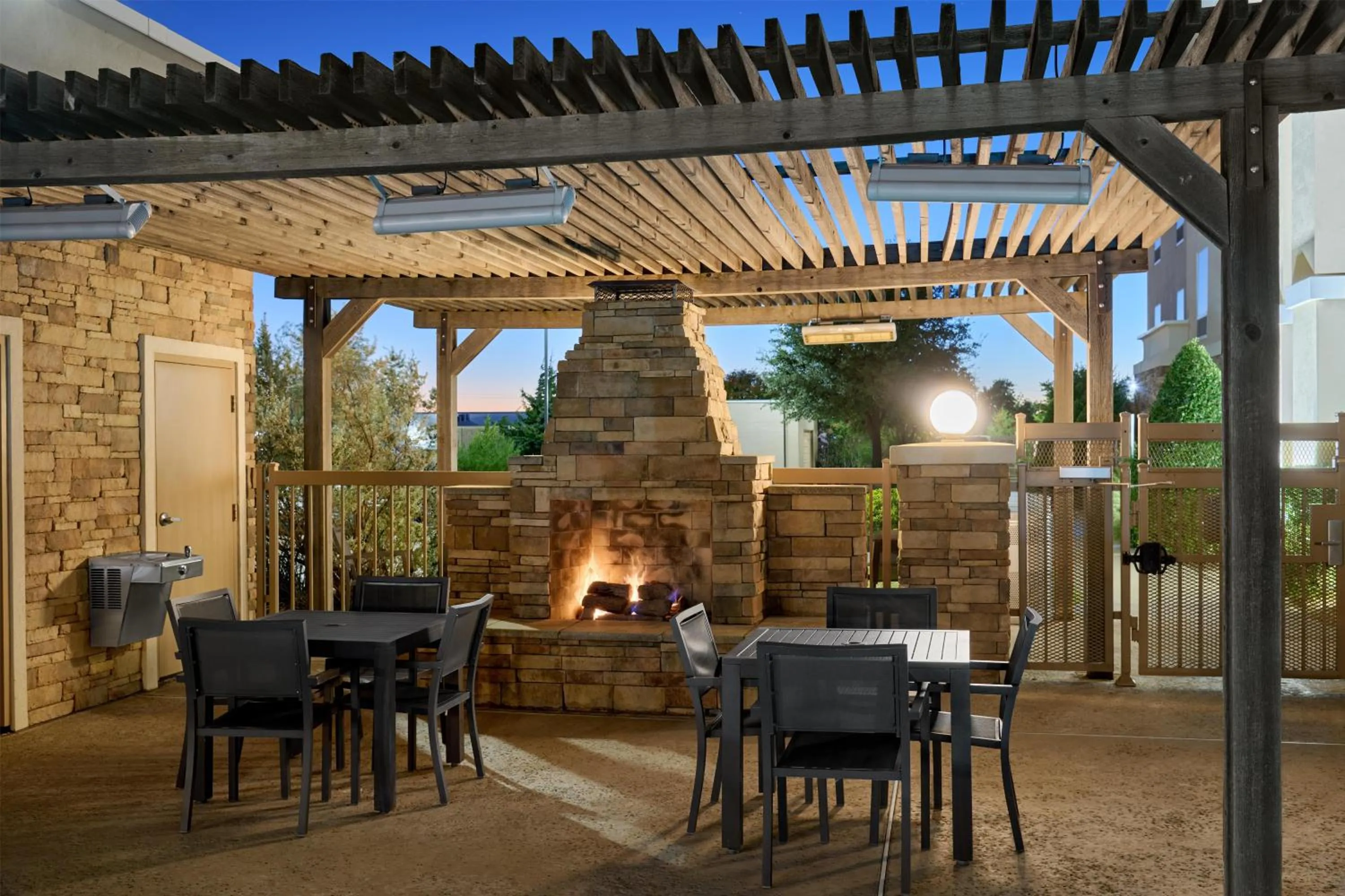 Patio in Hampton Inn Vernon