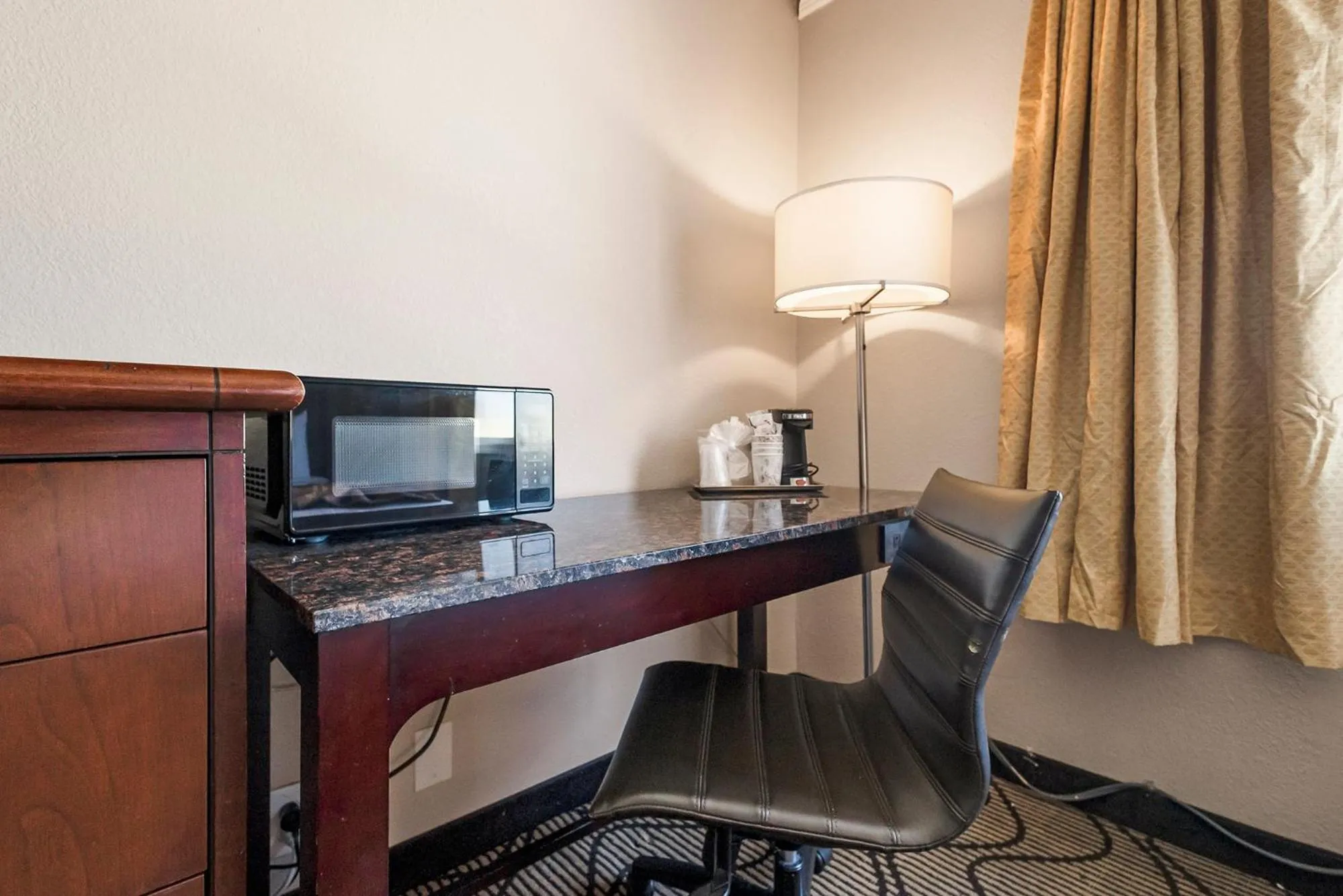 microwave in Jack London Inn