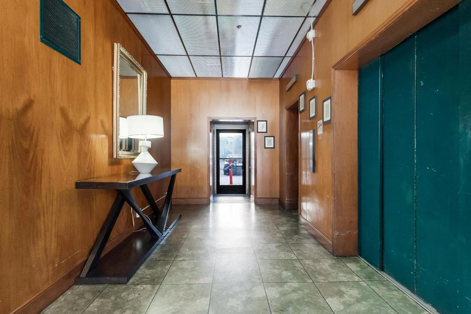 Property building in Jack London Inn