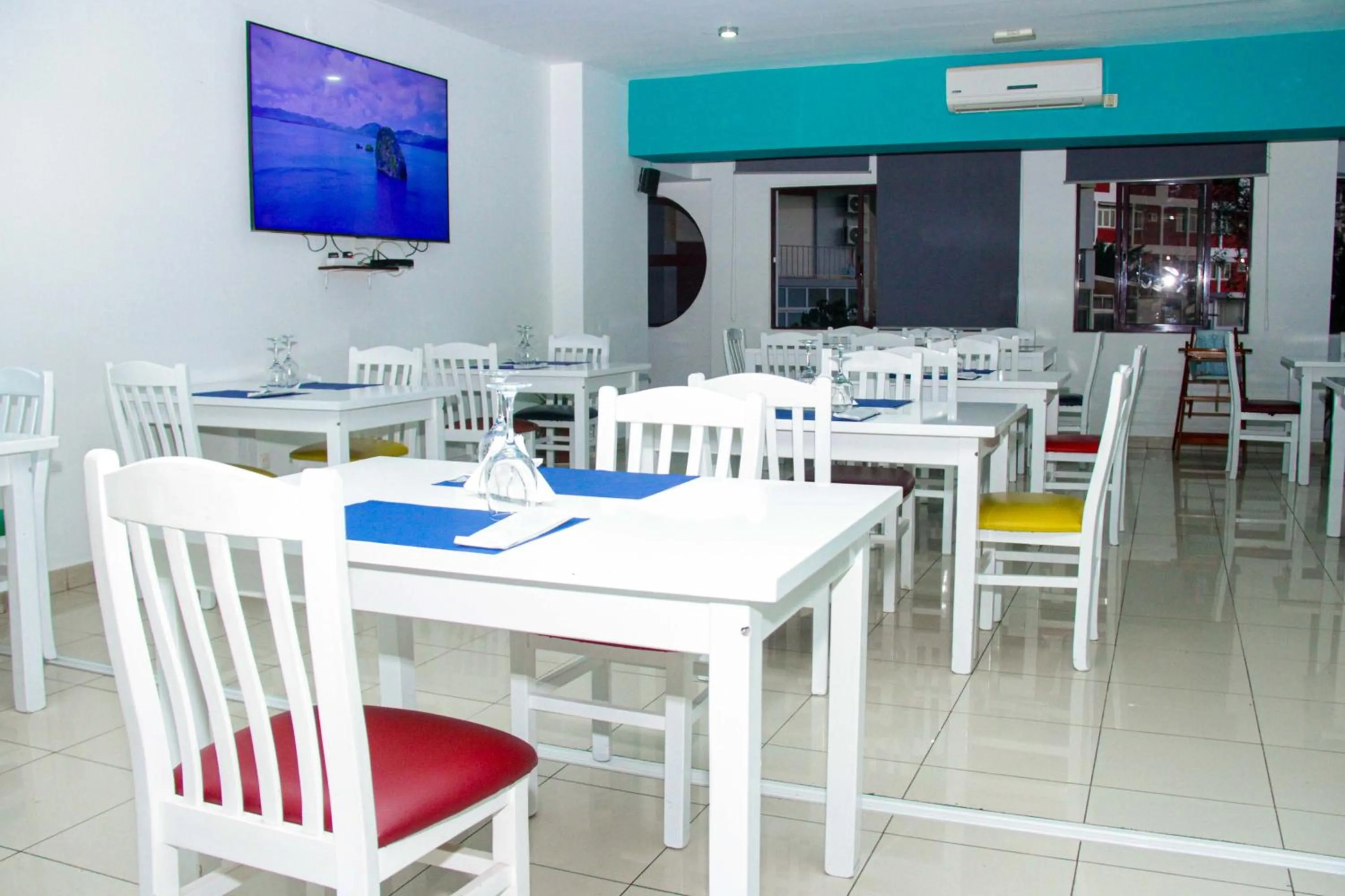 Restaurant/places to eat in Hotel LIVVO Don Paco