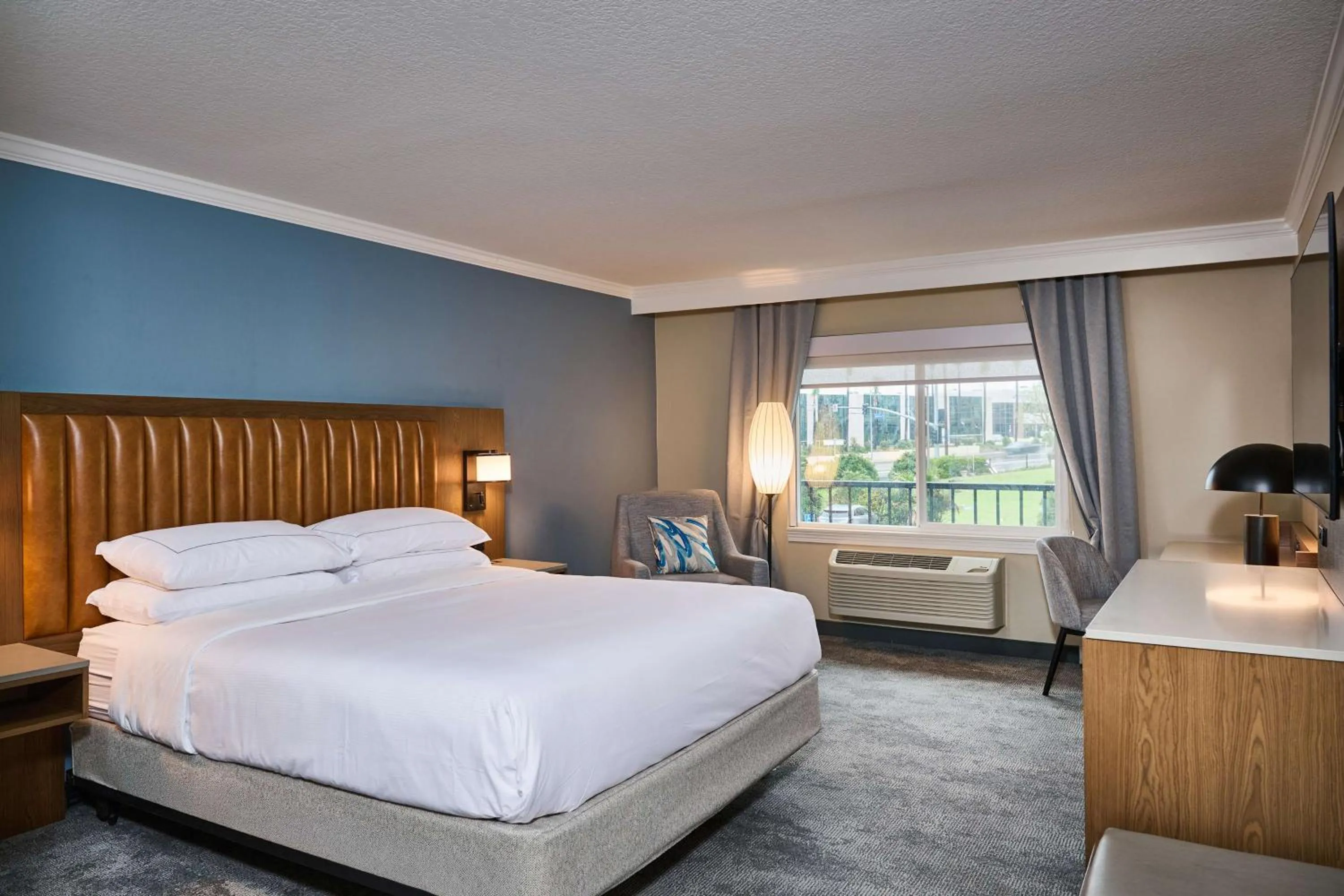 Bed in DoubleTree by Hilton Chatsworth