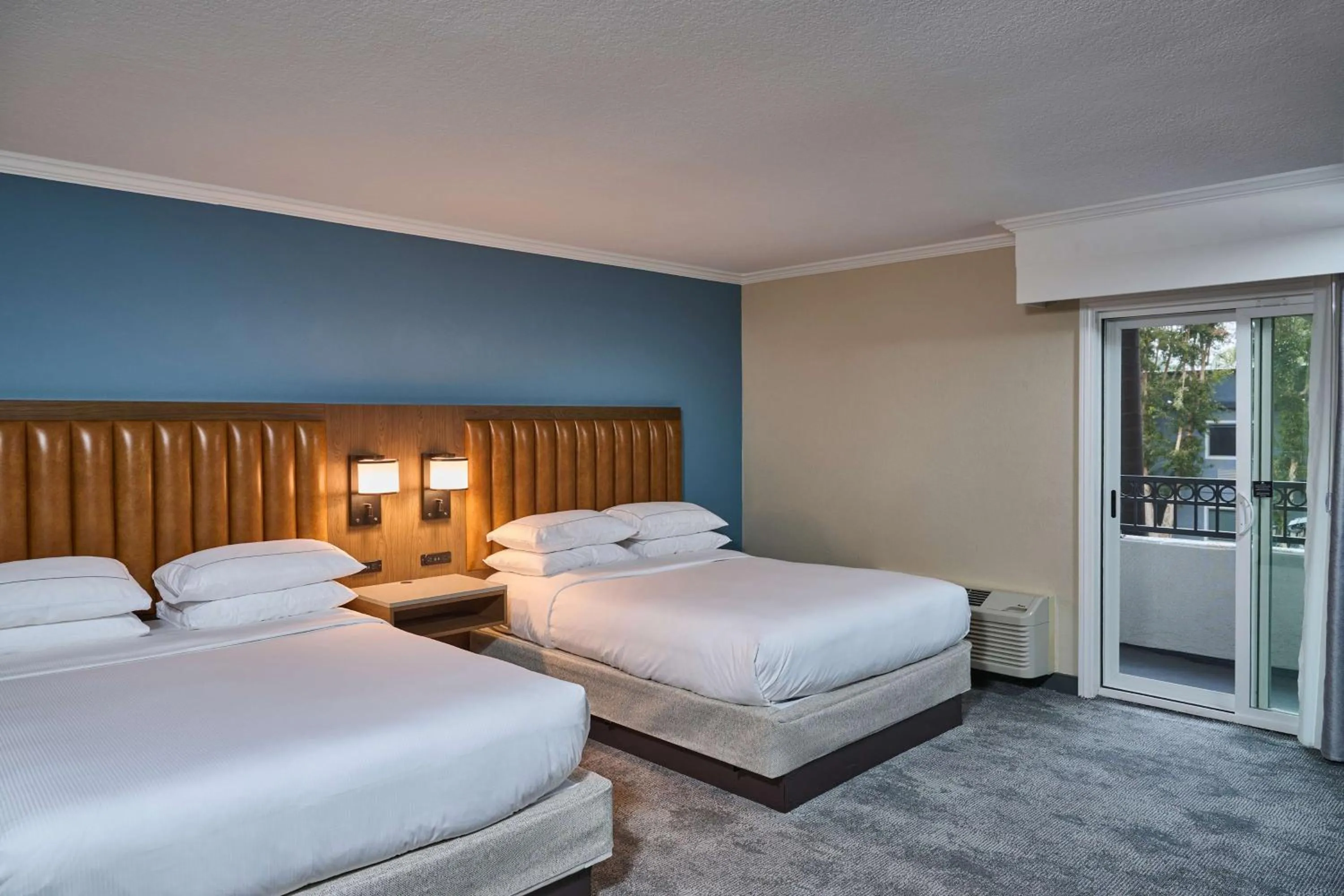 Bed in DoubleTree by Hilton Chatsworth