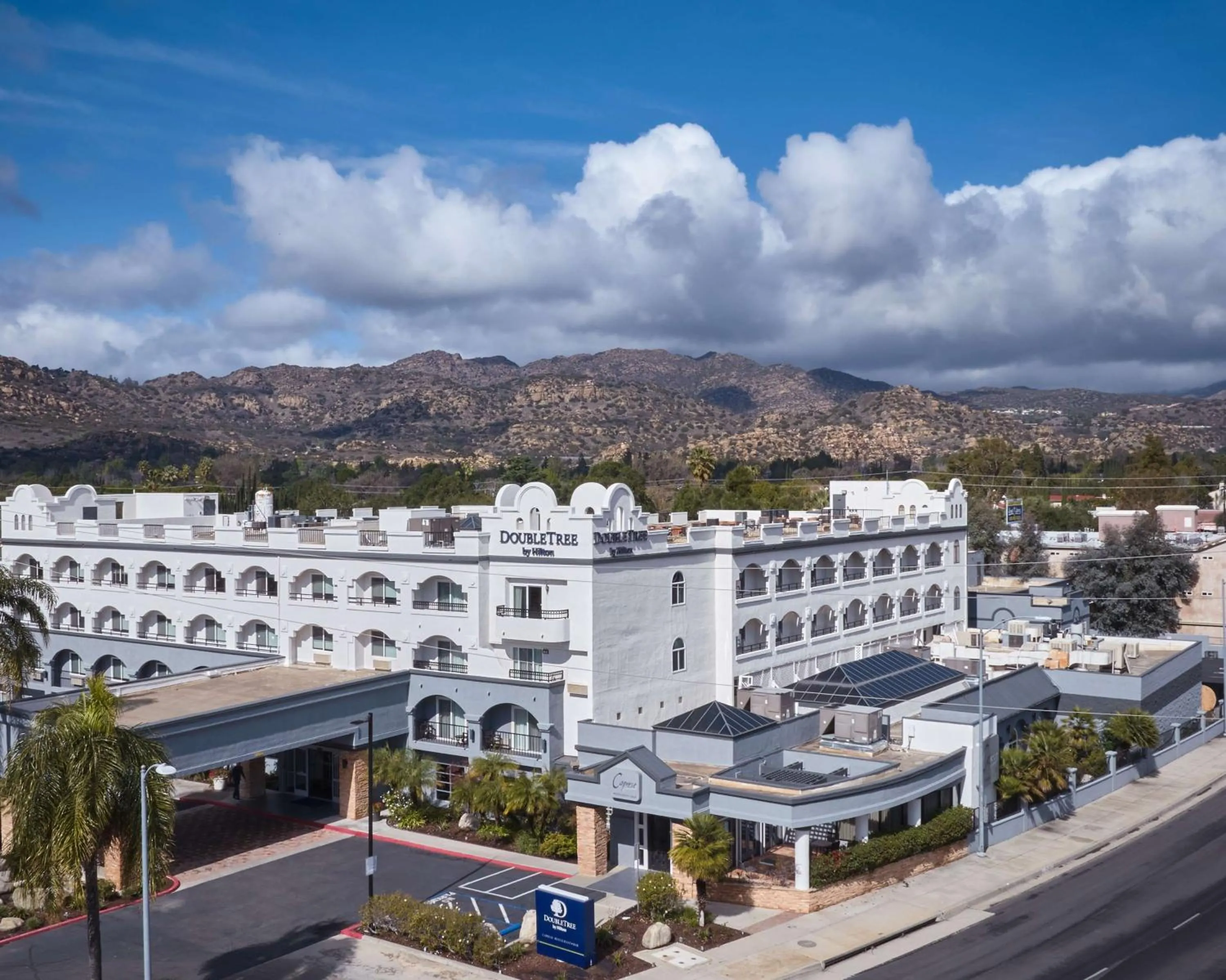 Property building in DoubleTree by Hilton Chatsworth