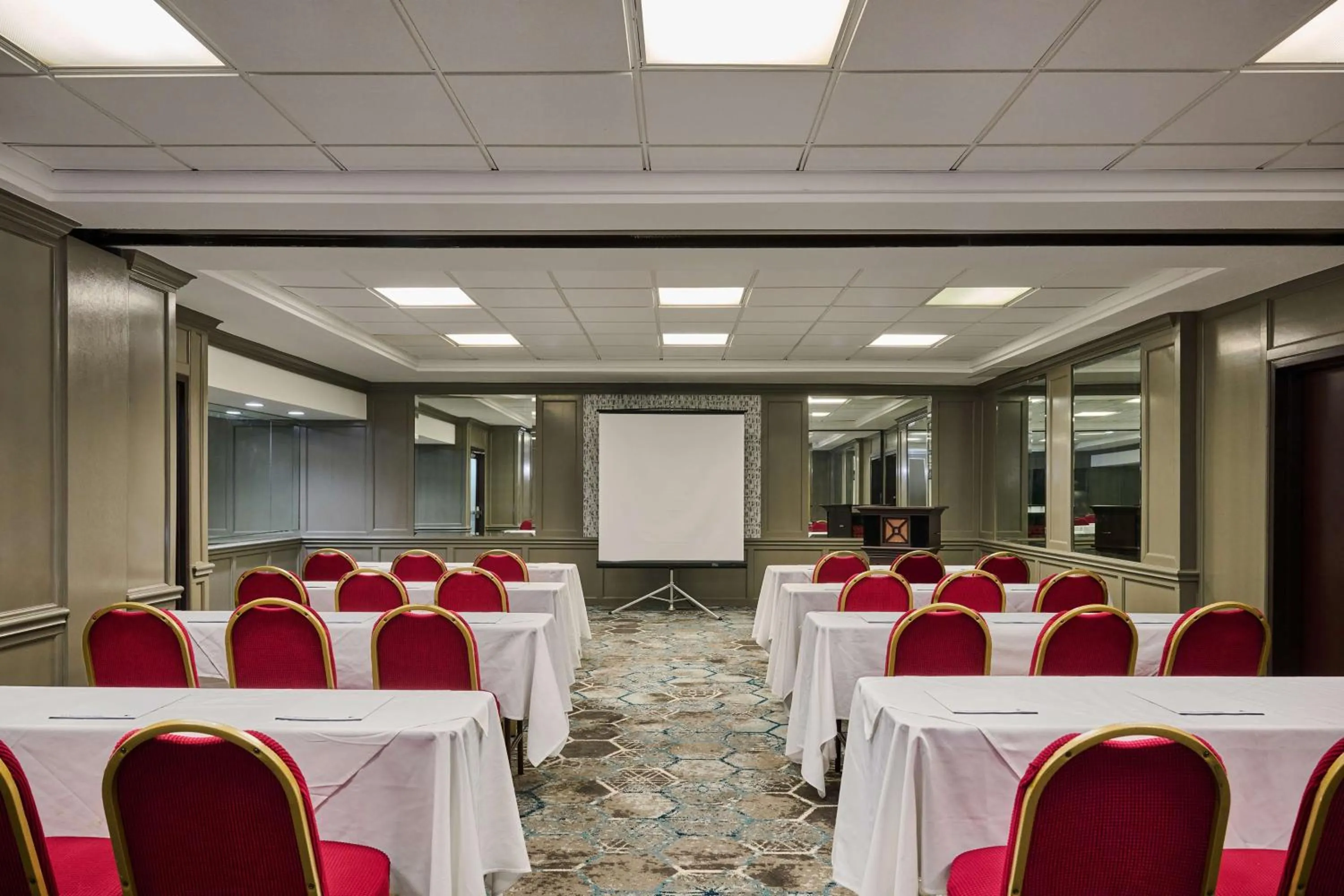 Meeting/conference room in DoubleTree by Hilton Chatsworth