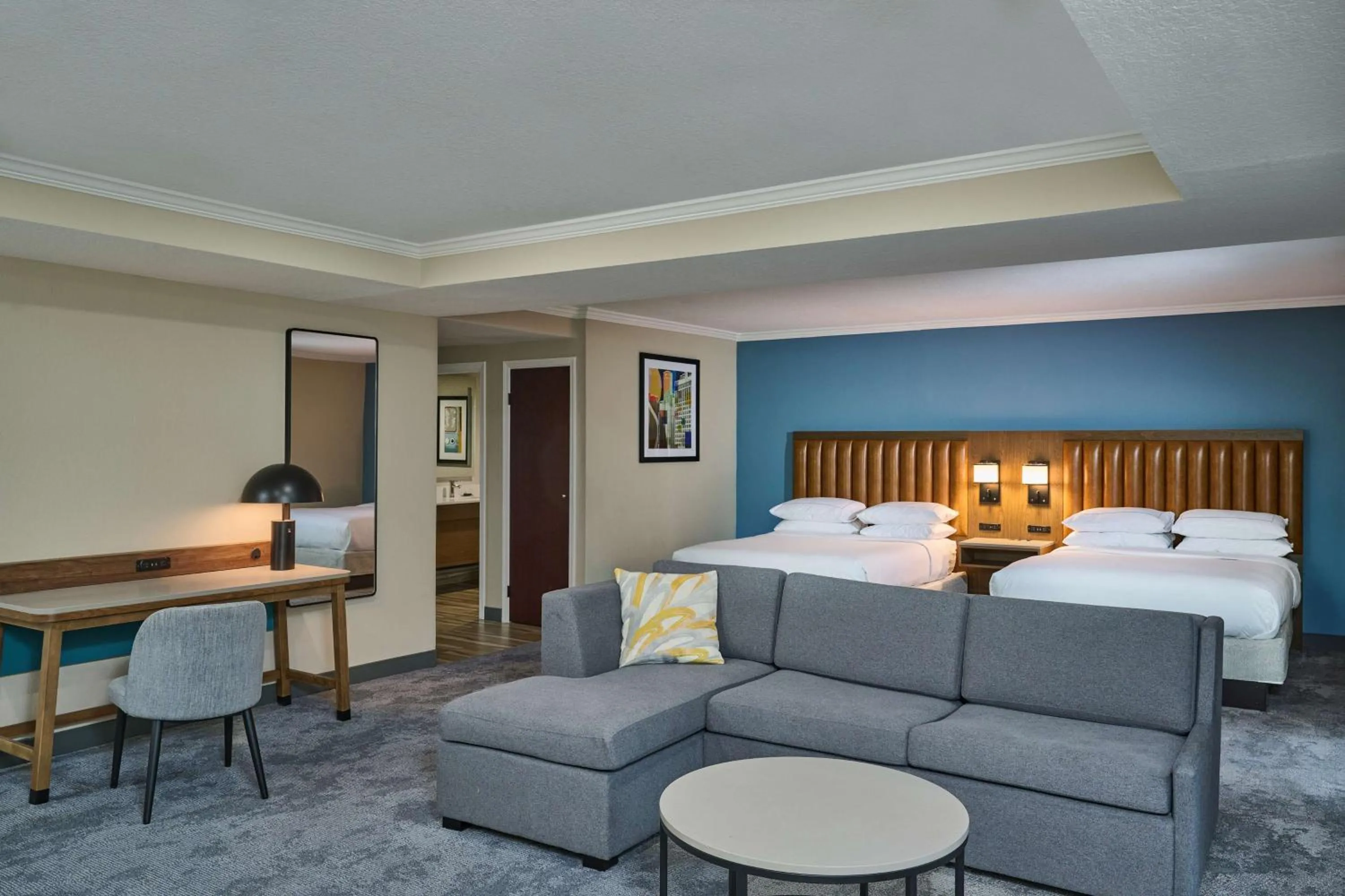 Bedroom, Bed in DoubleTree by Hilton Chatsworth