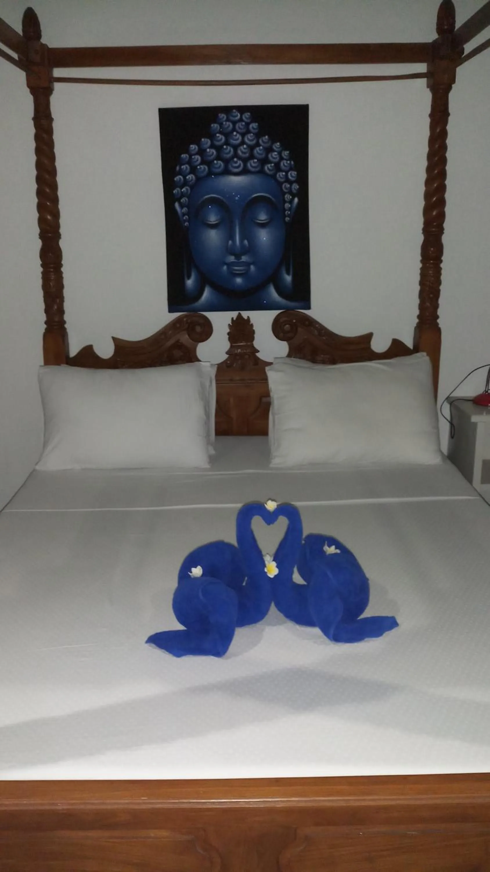 Bed in Jemeluk Beach Bungalows