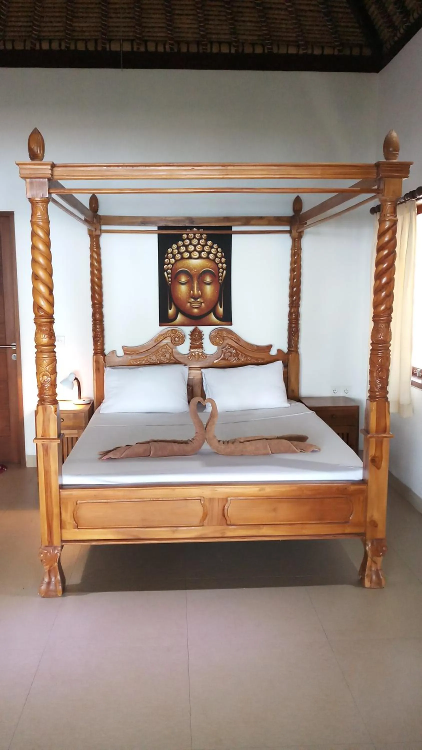 Bed in Jemeluk Beach Bungalows