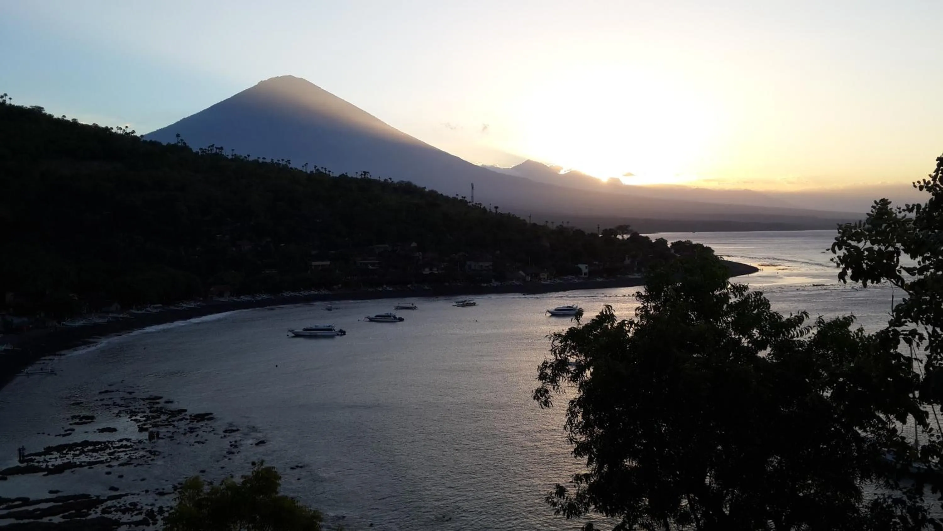 Natural landscape in Jemeluk Beach Bungalows