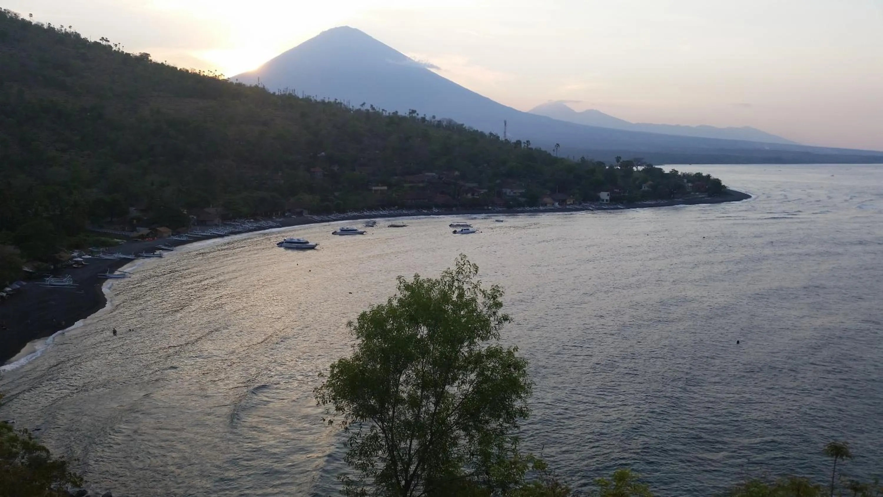Natural landscape in Jemeluk Beach Bungalows