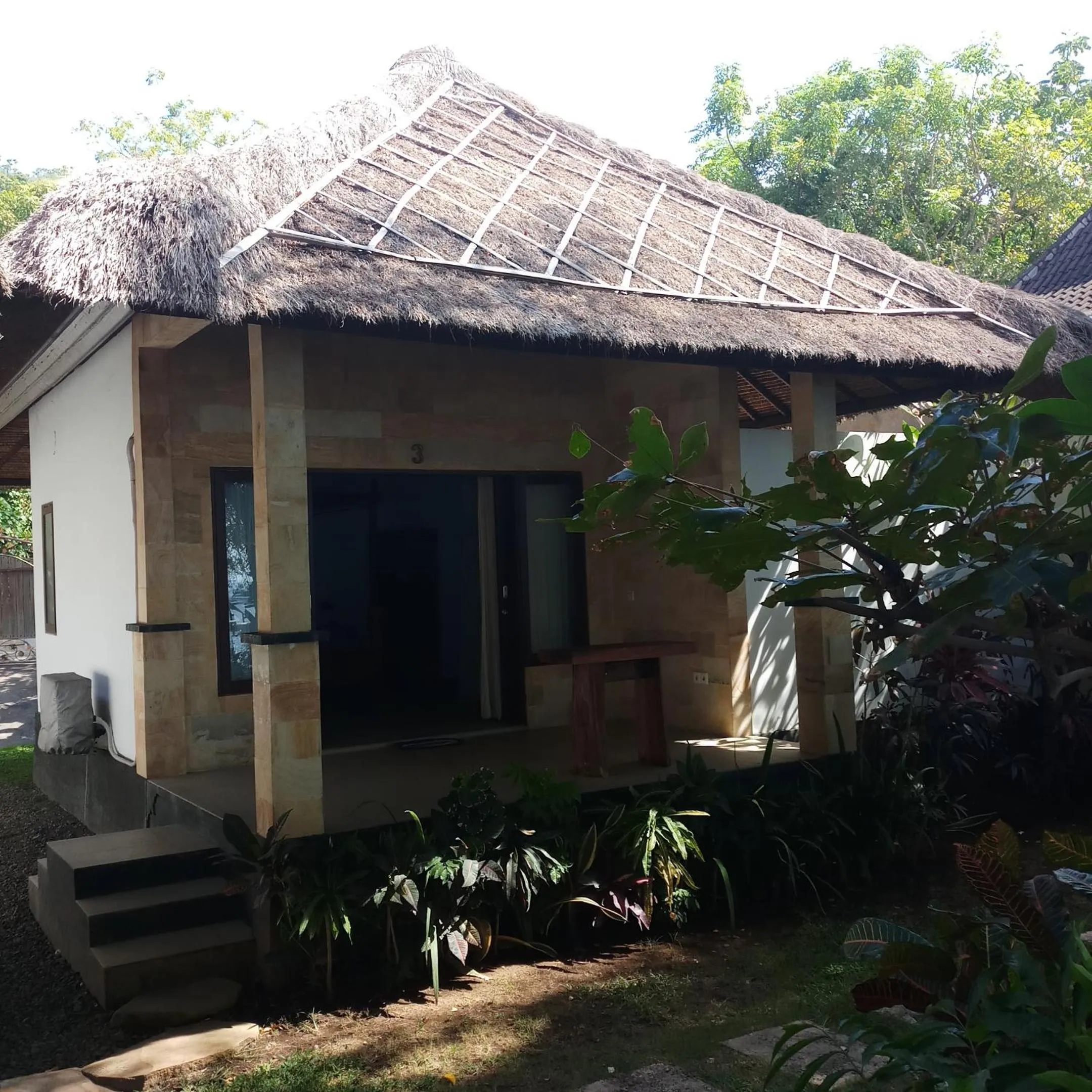 Facade/entrance in Jemeluk Beach Bungalows