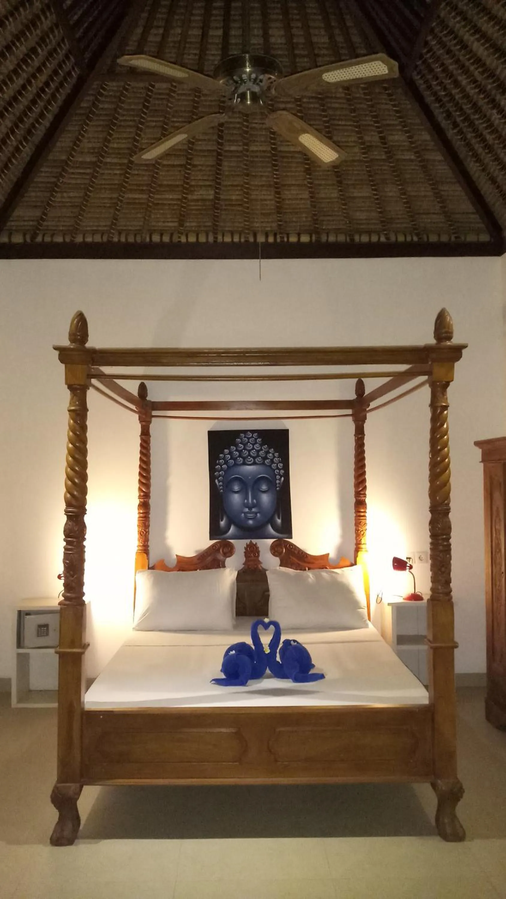 Bed in Jemeluk Beach Bungalows