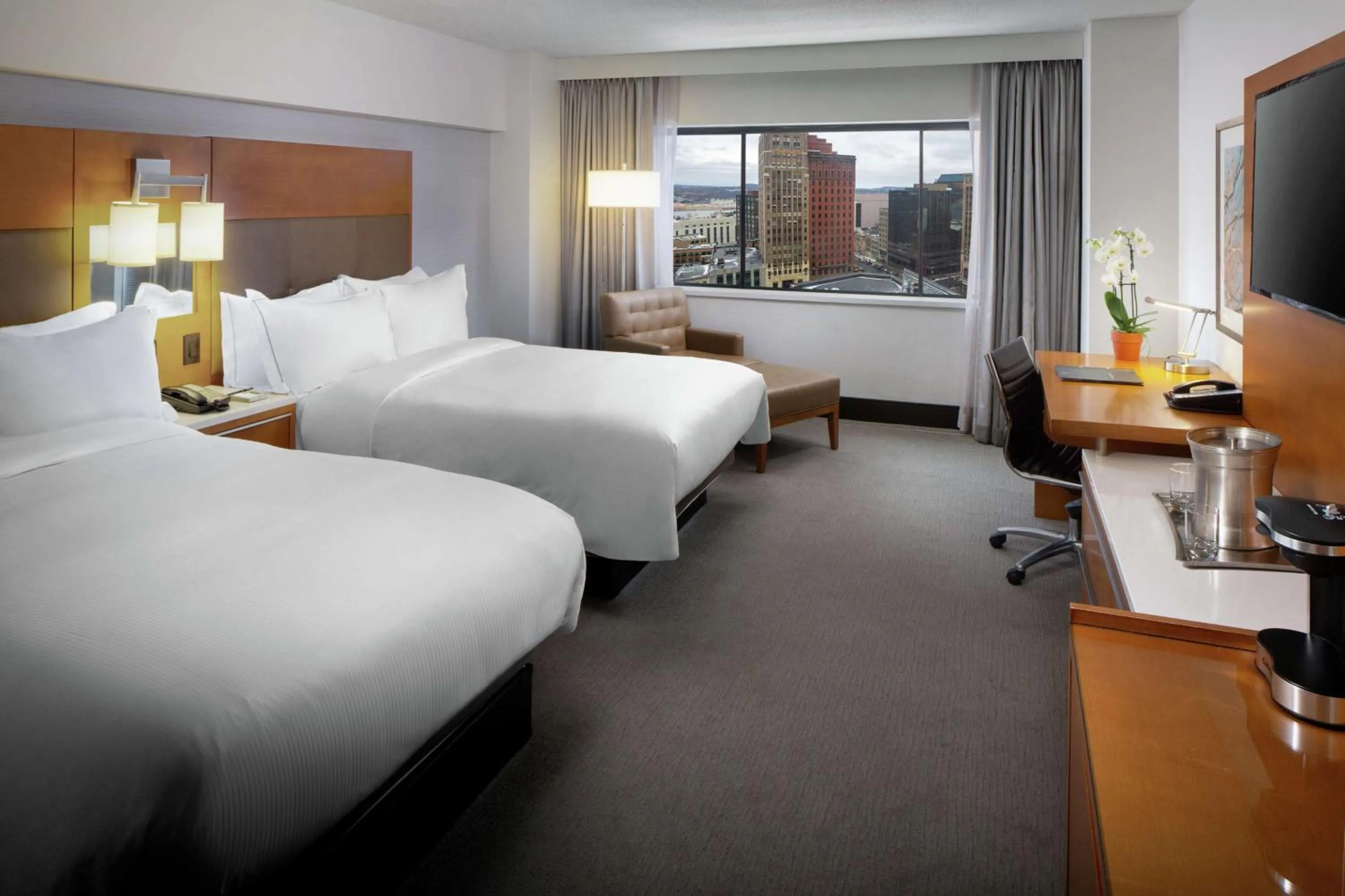 Bedroom, Bed in Hilton Albany