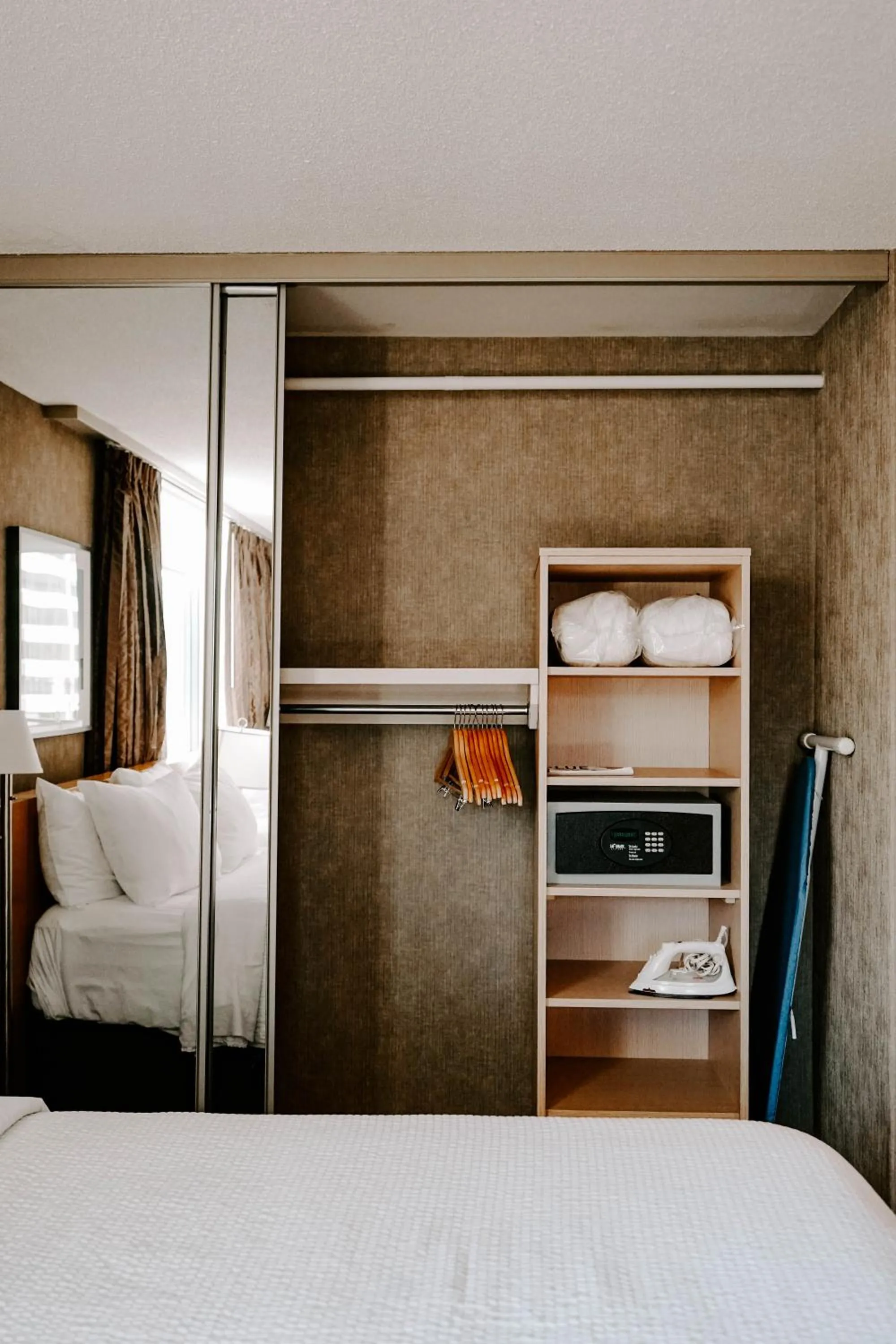 safe, Bed in Blue Horizon Hotel