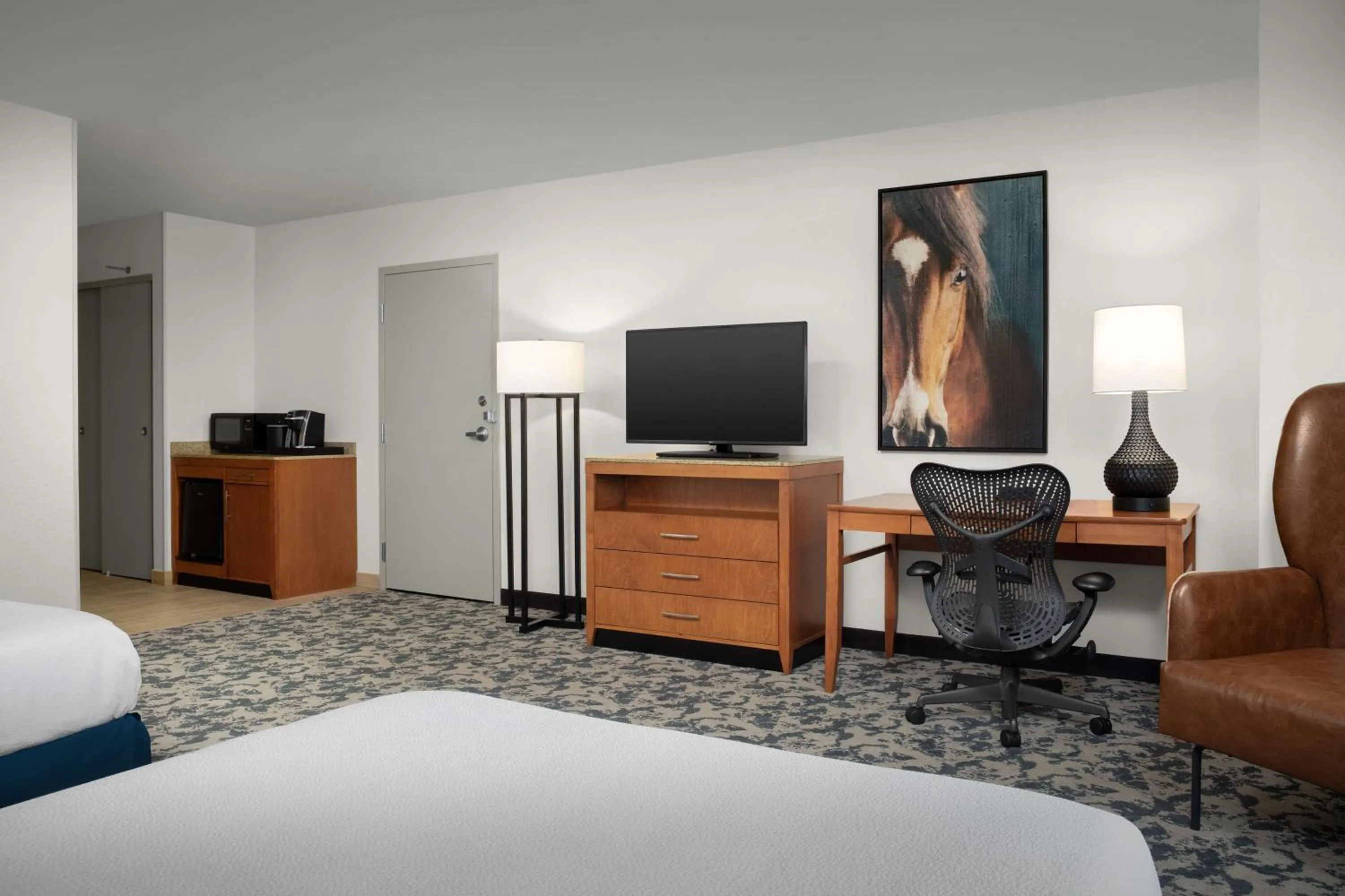 Bedroom, Bed in Hilton Garden Inn Fort Worth Medical Center