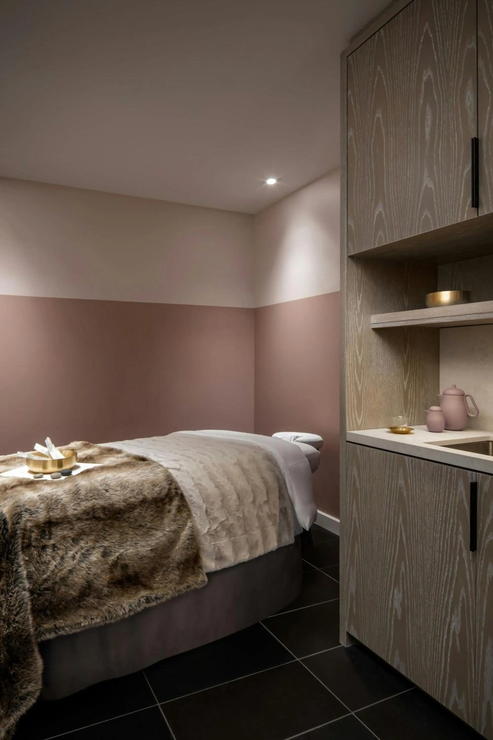 Spa and wellness centre/facilities, Bed in The St. Regis Toronto